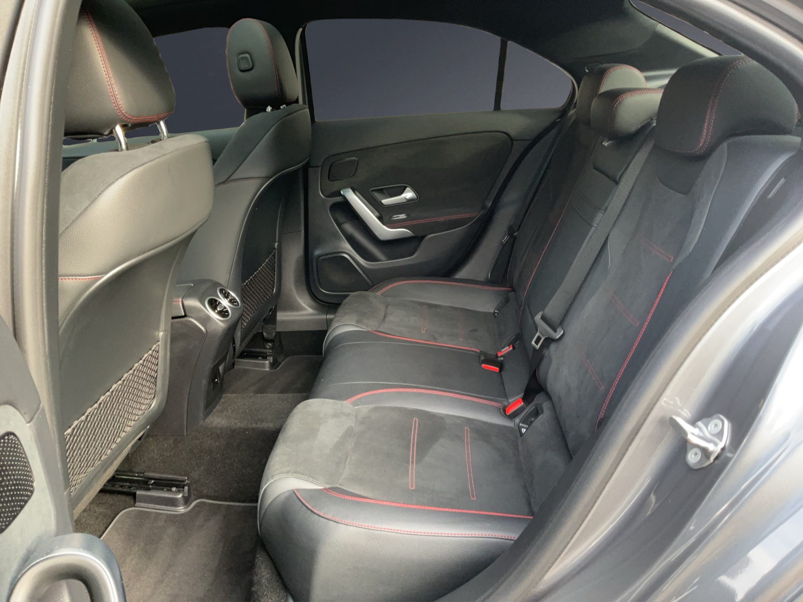 MERCEDES-BENZ A 180-image-16