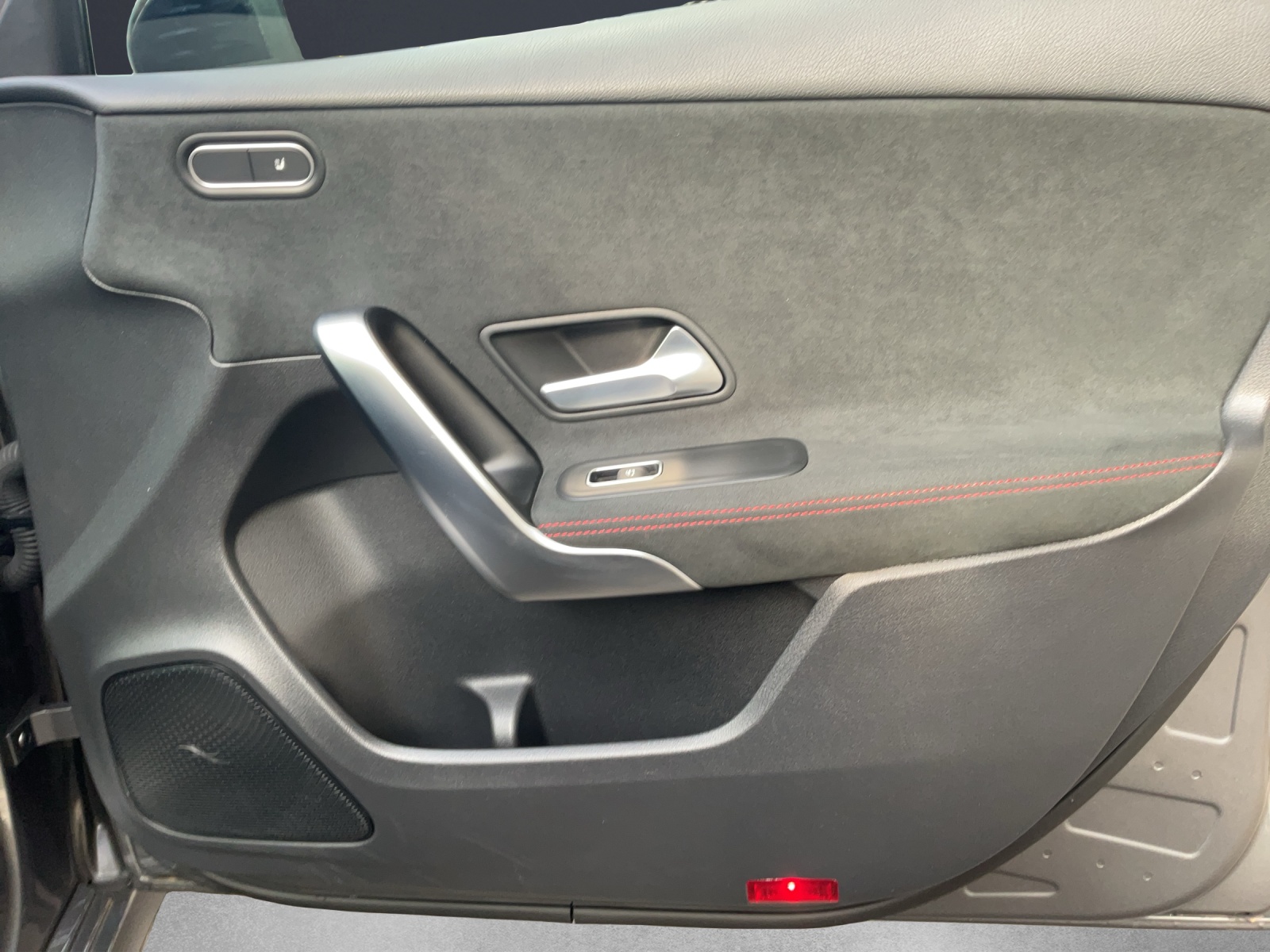 MERCEDES-BENZ A 180-image-10