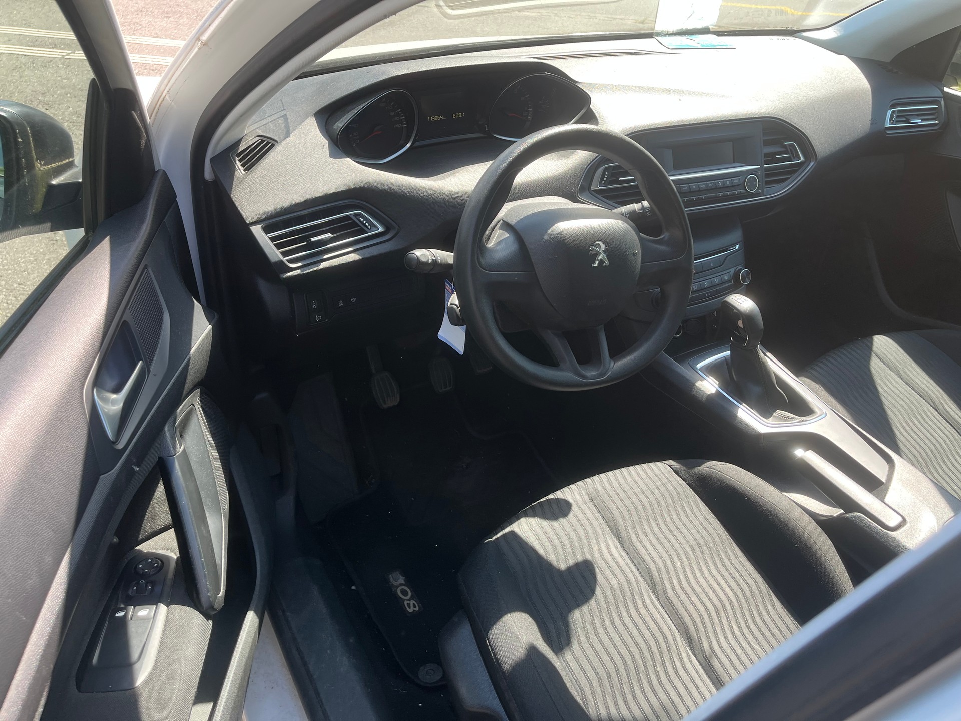 PEUGEOT 308 1.2 THP Style-image-8