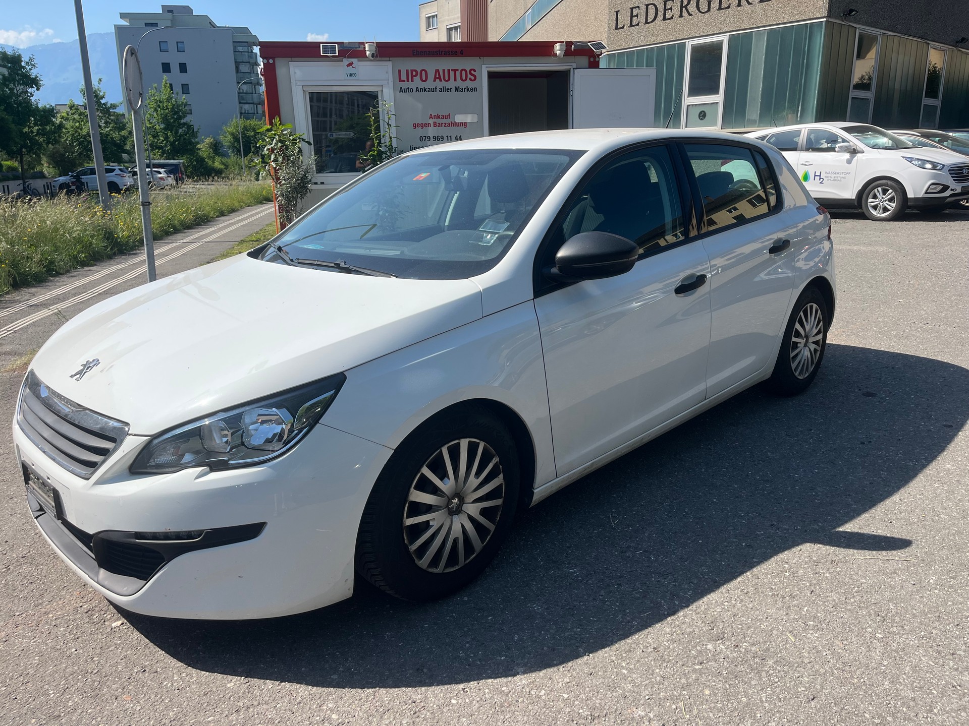 PEUGEOT 308 1.2 THP Style-image-1