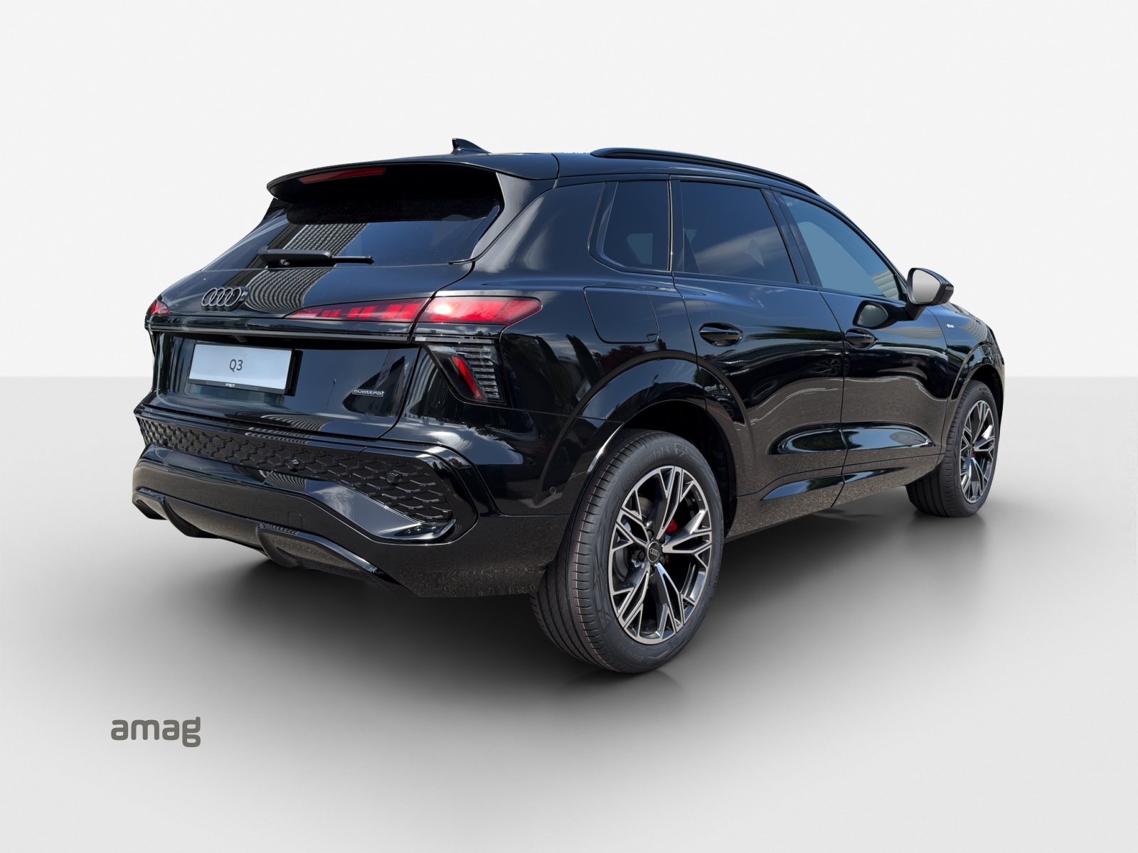 AUDI Q3 SUV TFSI quattro 195 kW S tronic-image-4