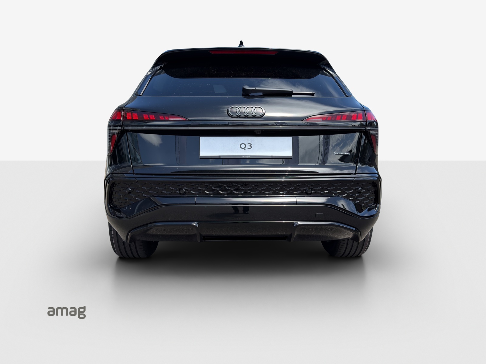AUDI Q3 SUV TFSI quattro 195 kW S tronic-image-3