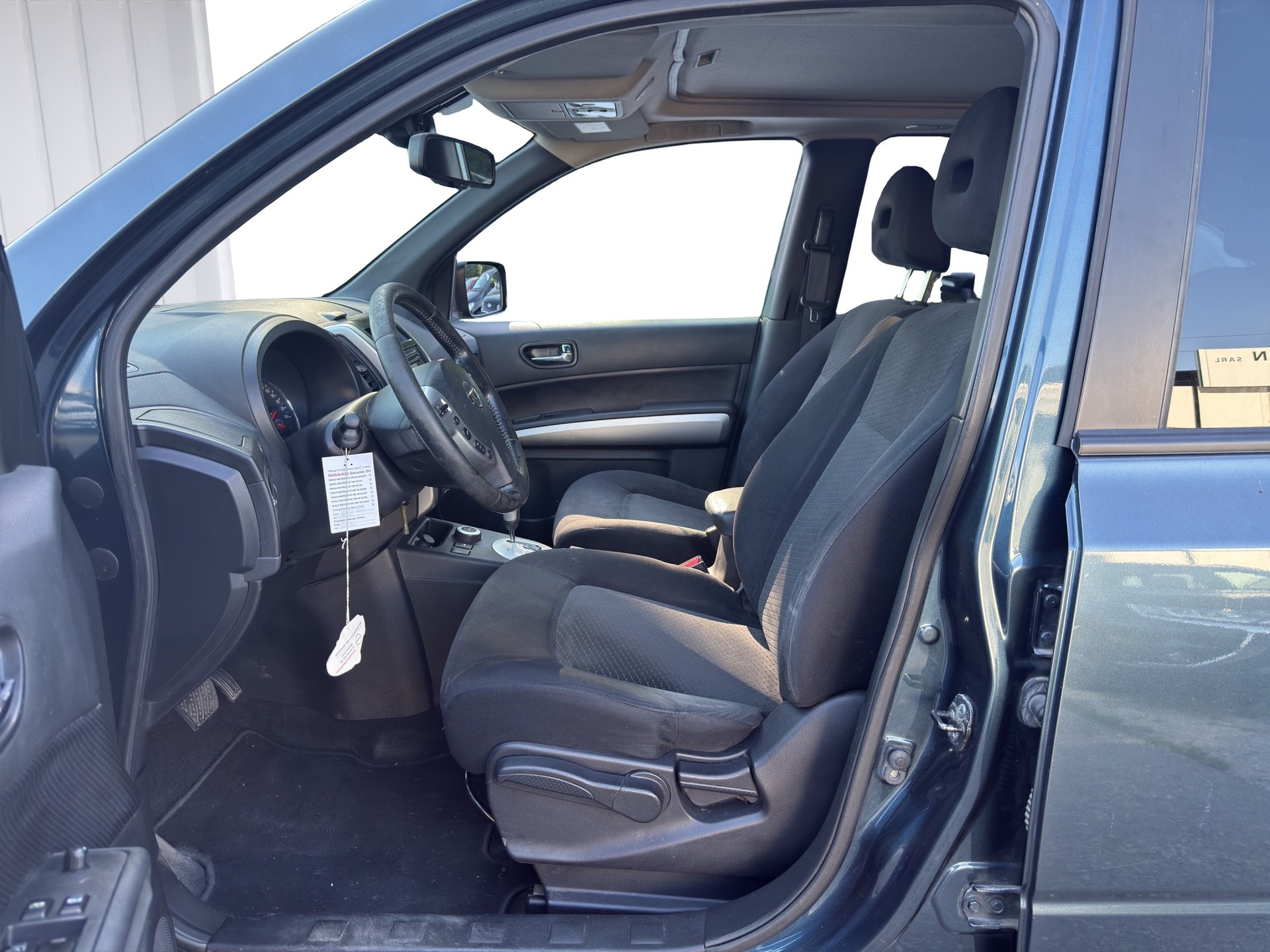 NISSAN X-Trail 2.0 dCi 16V LE Automatic-image-6