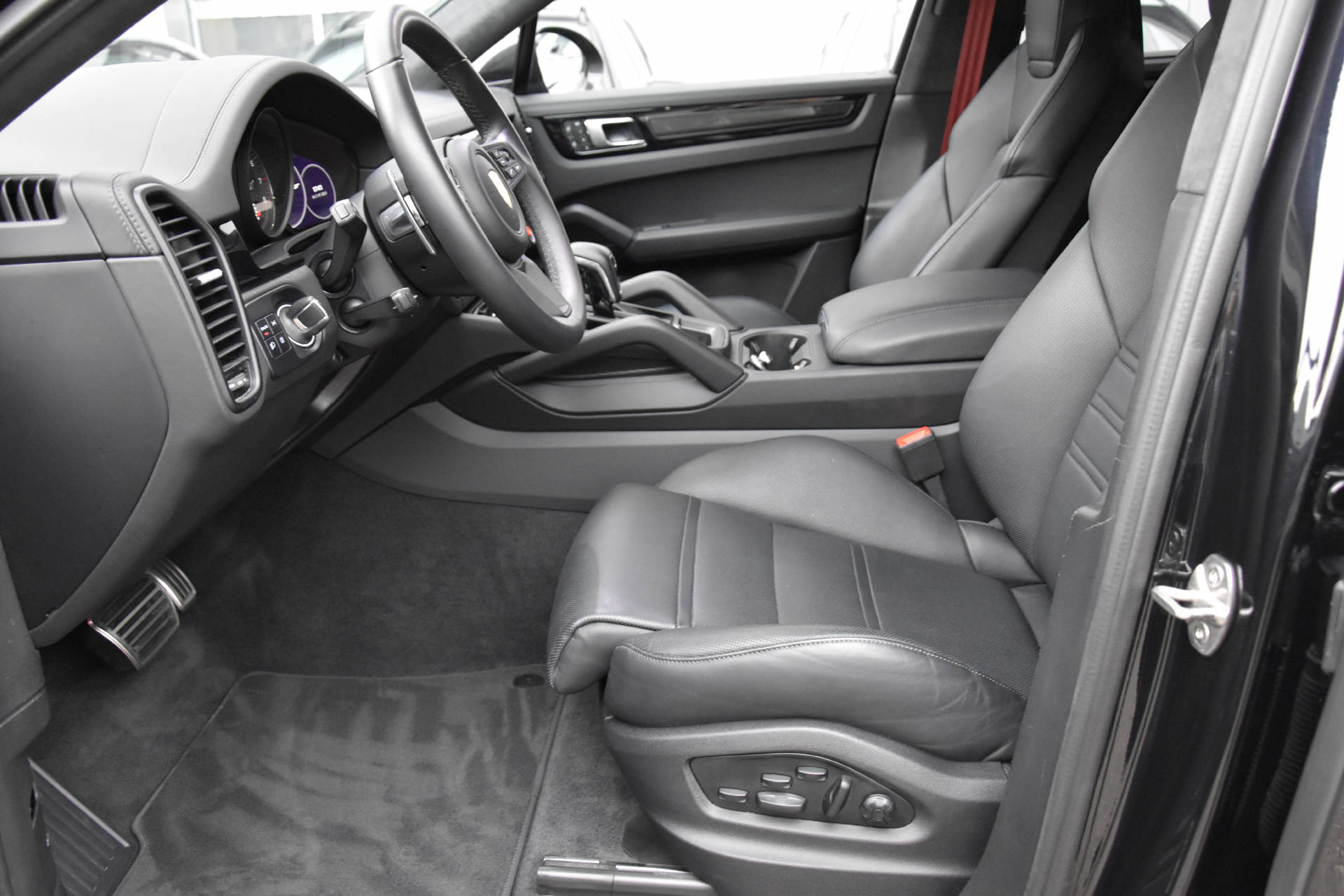 PORSCHE Cayenne Turbo GT-image-7