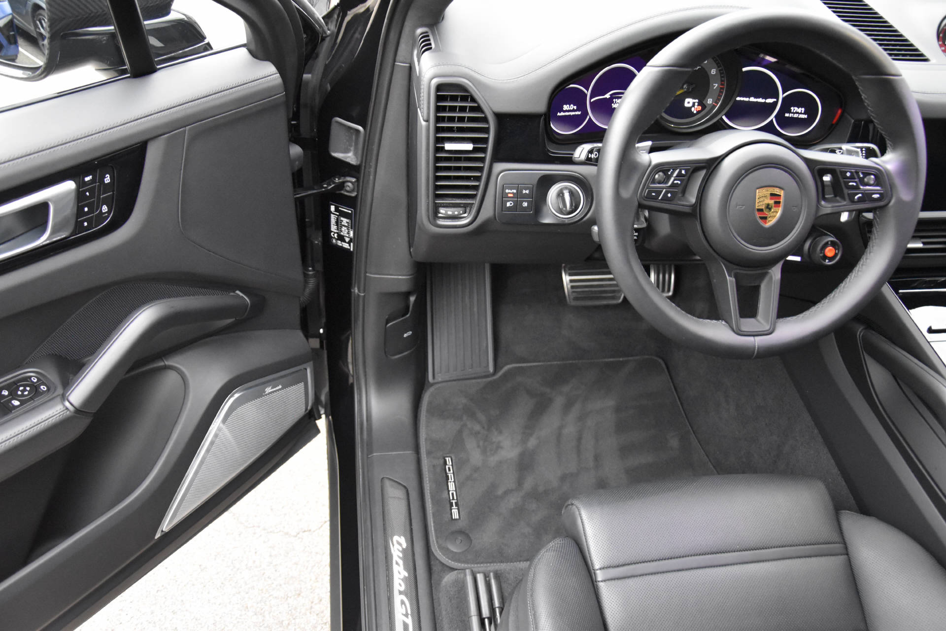 PORSCHE Cayenne Turbo GT-image-8