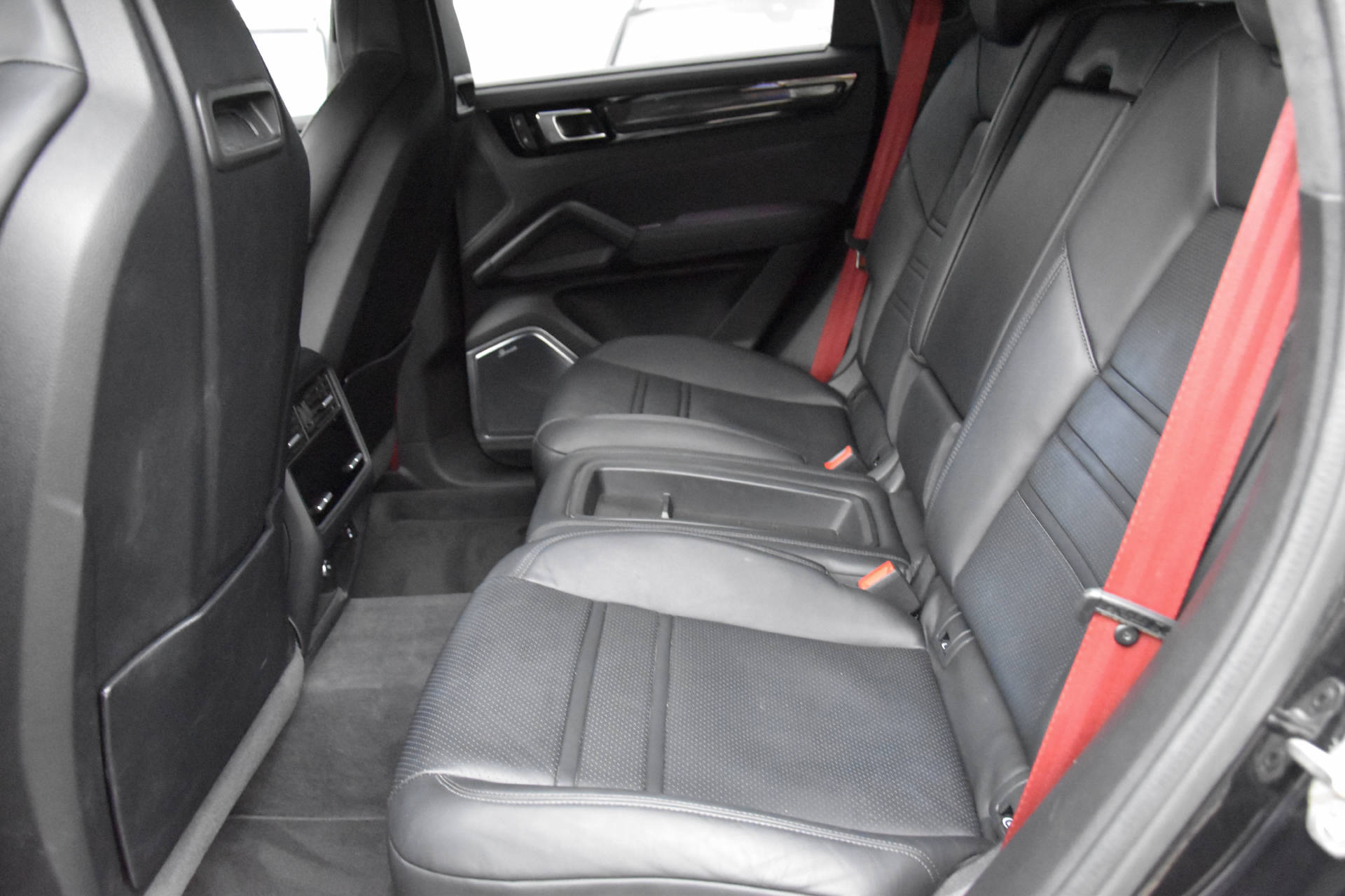 PORSCHE Cayenne Turbo GT-image-10