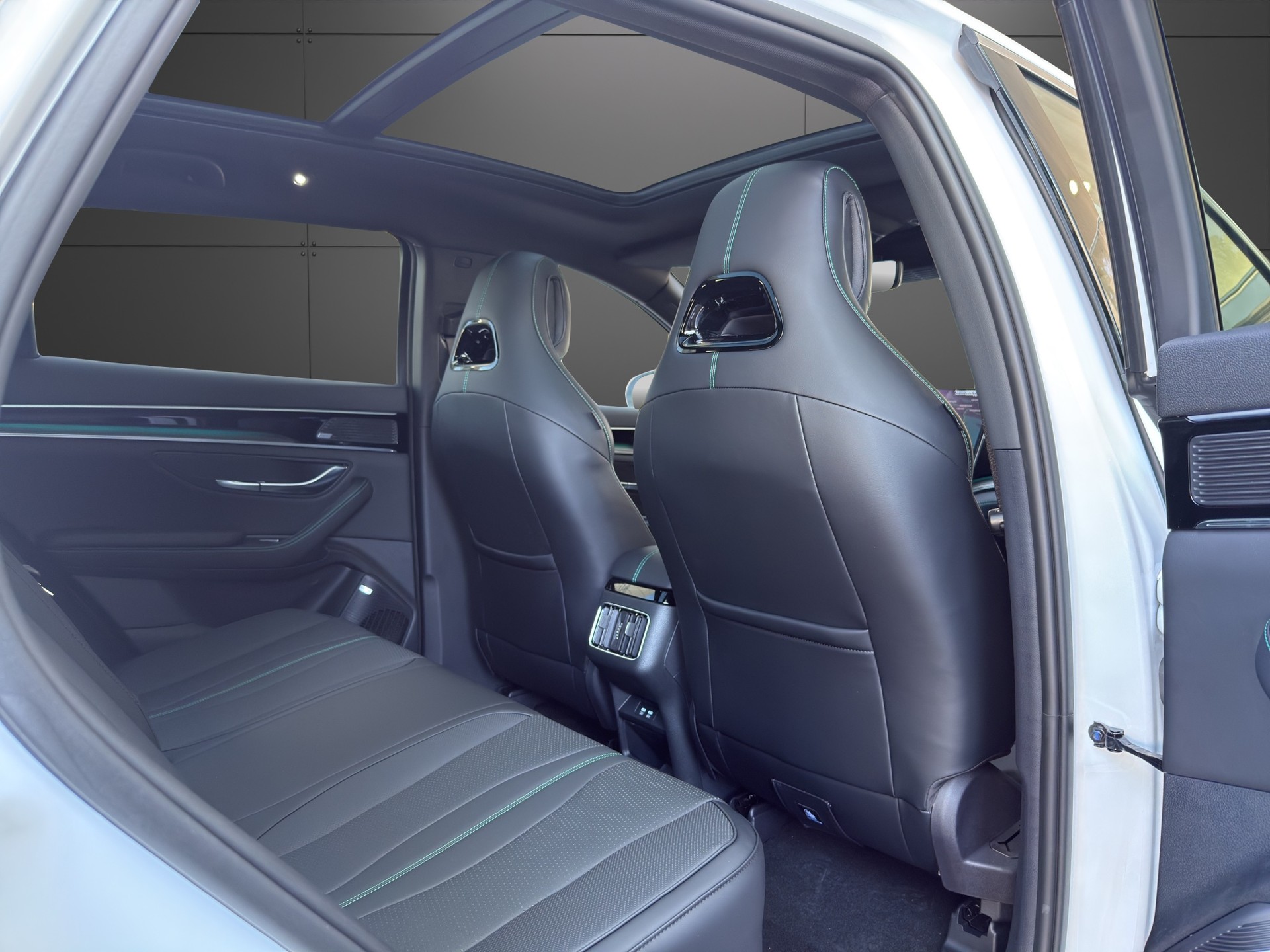 BYD Seal U DM-i Design AWD-image-8