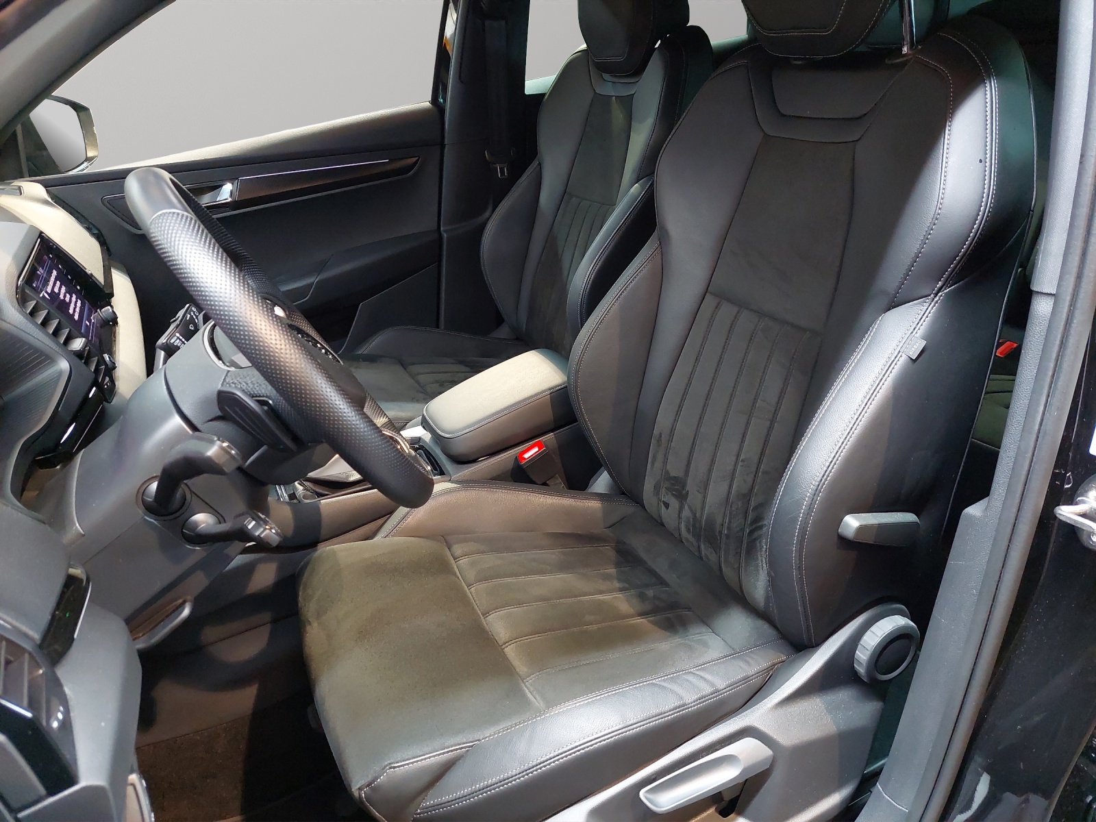 SKODA Karoq 2.0 TSI SportLine 4x4 DSG-image-5