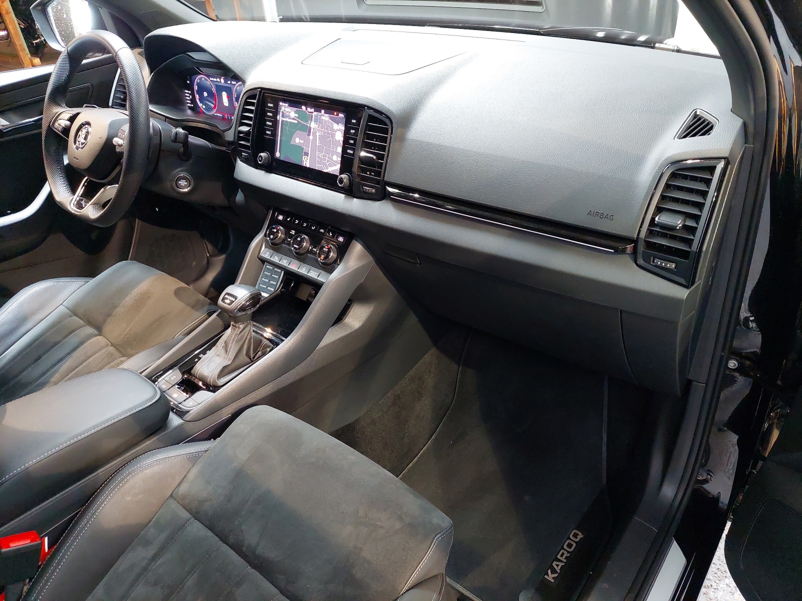 SKODA Karoq 2.0 TSI SportLine 4x4 DSG-image-8