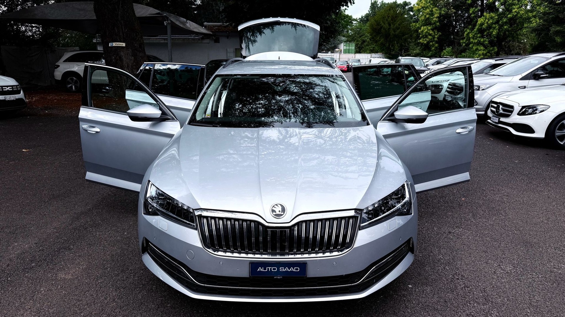 SKODA Superb Combi 2.0 TDi Ambition DSG-image-12