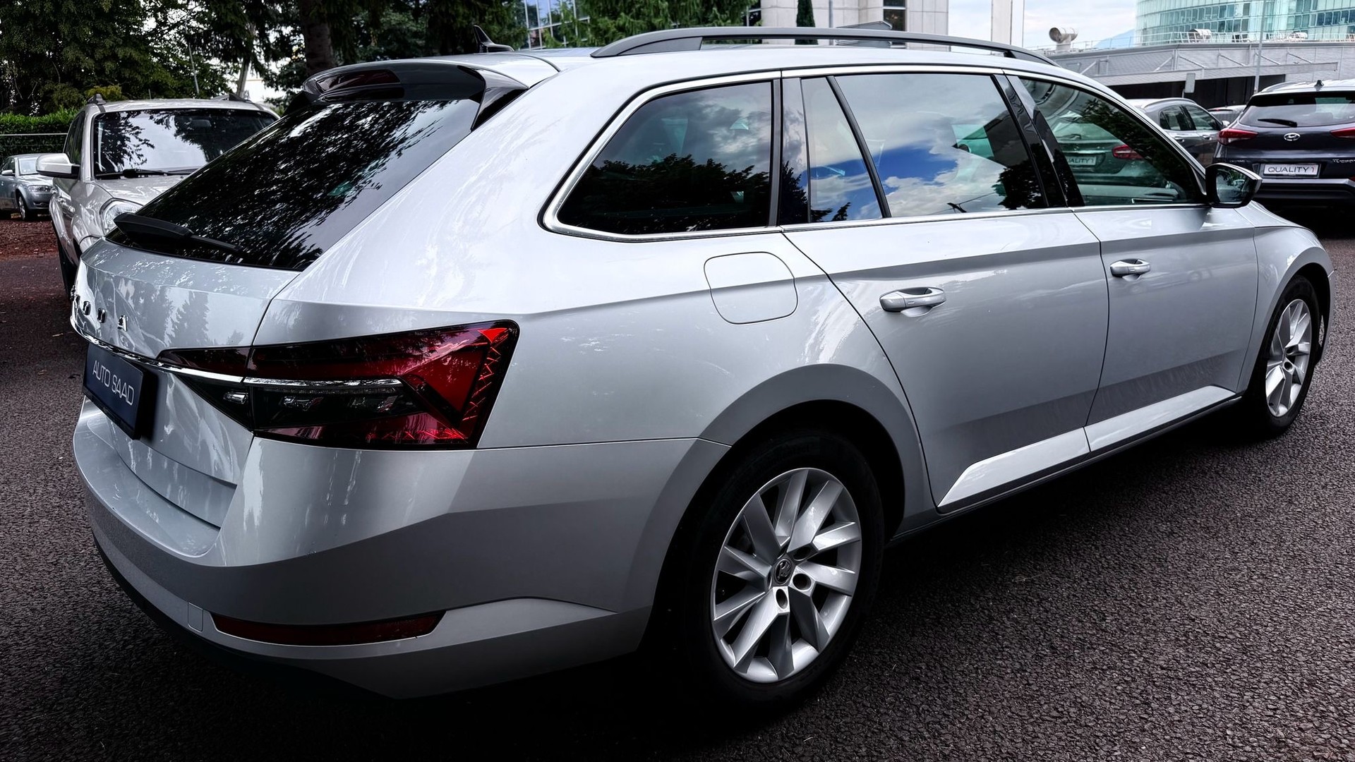 SKODA Superb Combi 2.0 TDi Ambition DSG-image-5