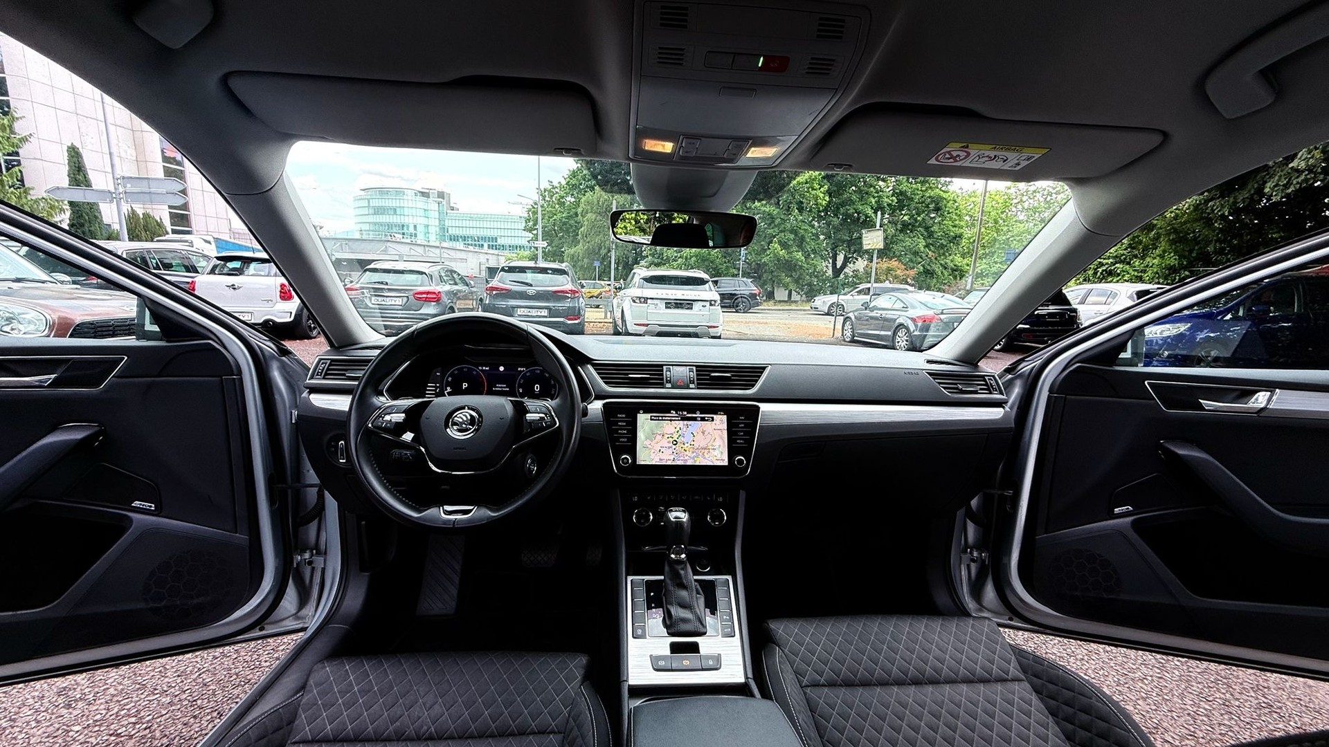 SKODA Superb Combi 2.0 TDi Ambition DSG-image-8