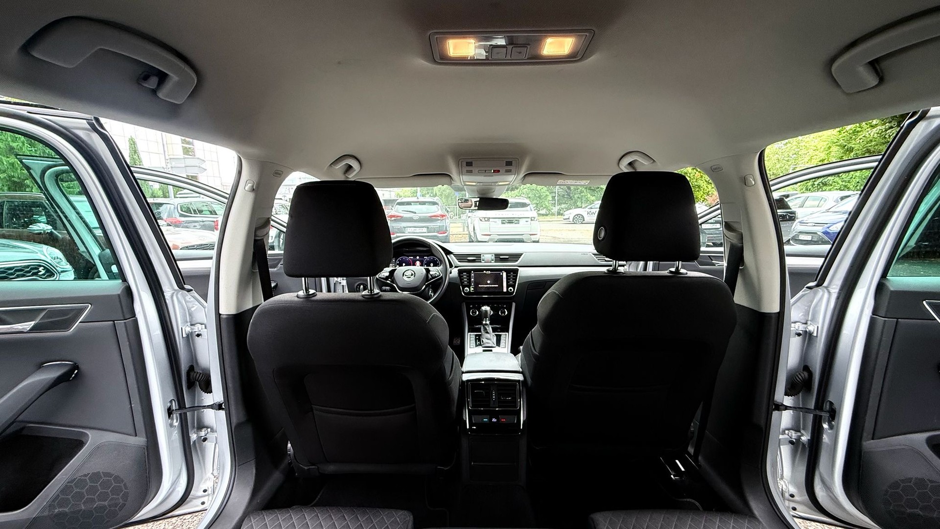 SKODA Superb Combi 2.0 TDi Ambition DSG-image-7
