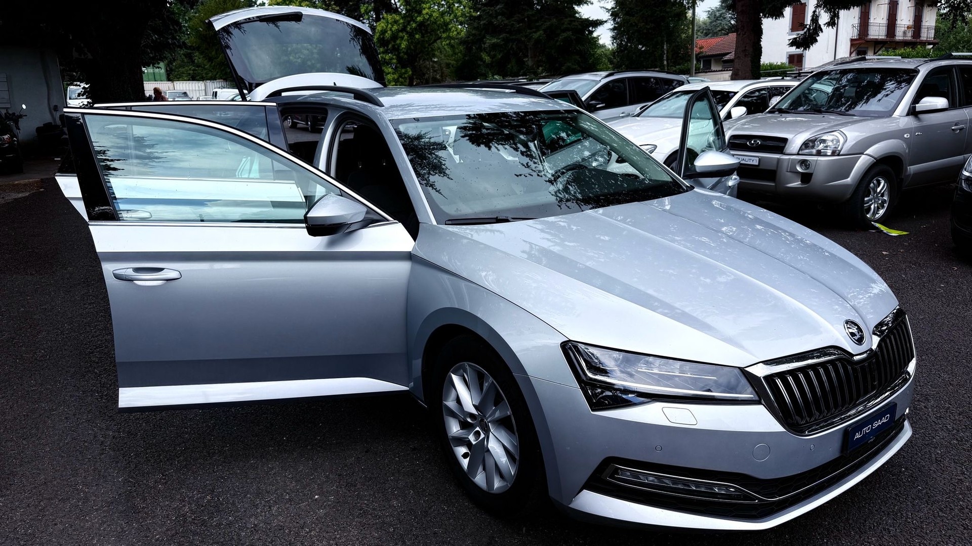 SKODA Superb Combi 2.0 TDi Ambition DSG-image-14