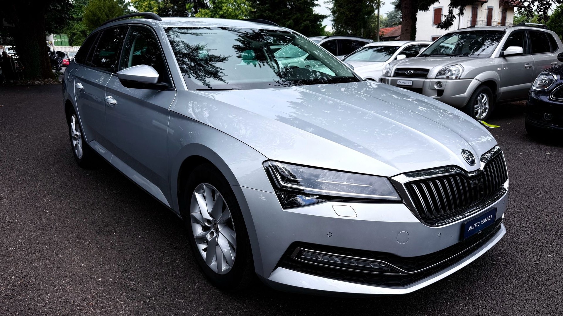 SKODA Superb Combi 2.0 TDi Ambition DSG-image-1