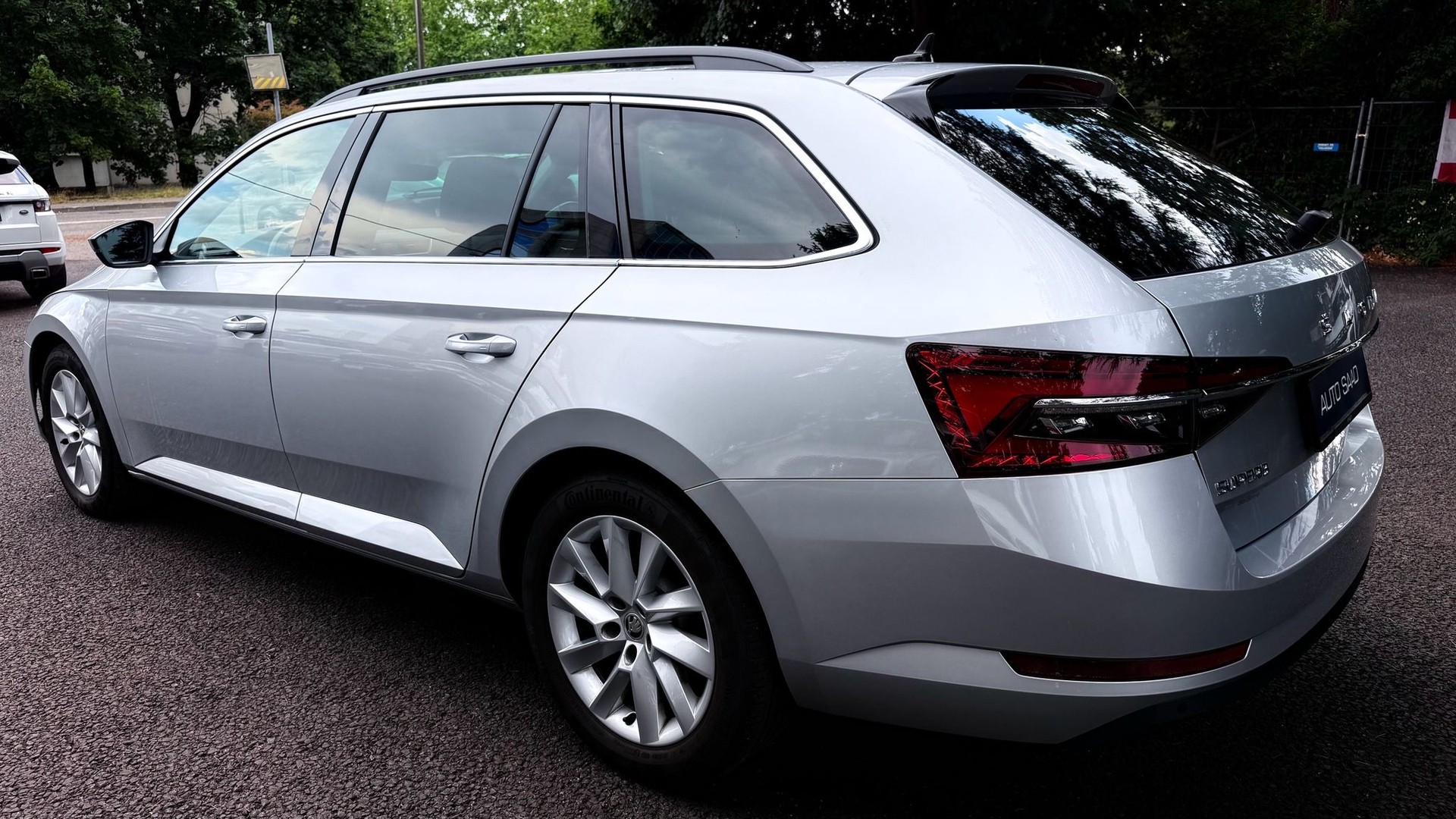 SKODA Superb Combi 2.0 TDi Ambition DSG-image-4