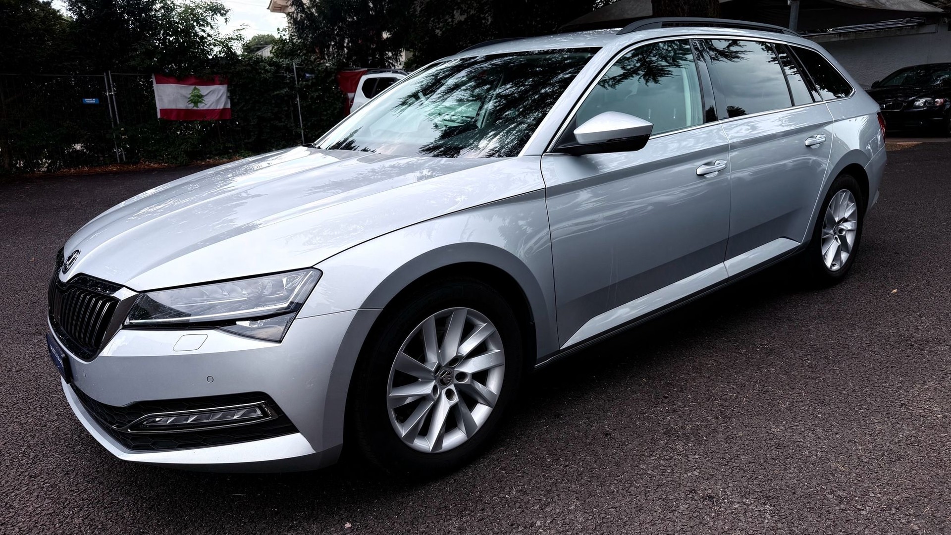 SKODA Superb Combi 2.0 TDi Ambition DSG-image-2