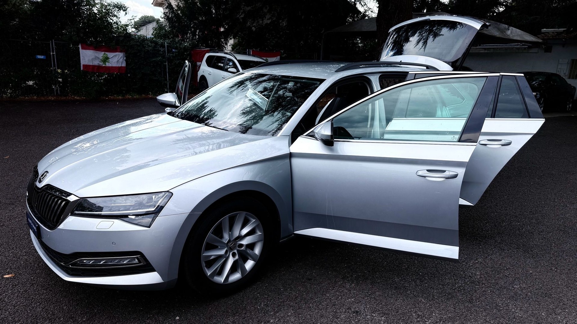 SKODA Superb Combi 2.0 TDi Ambition DSG-image-13