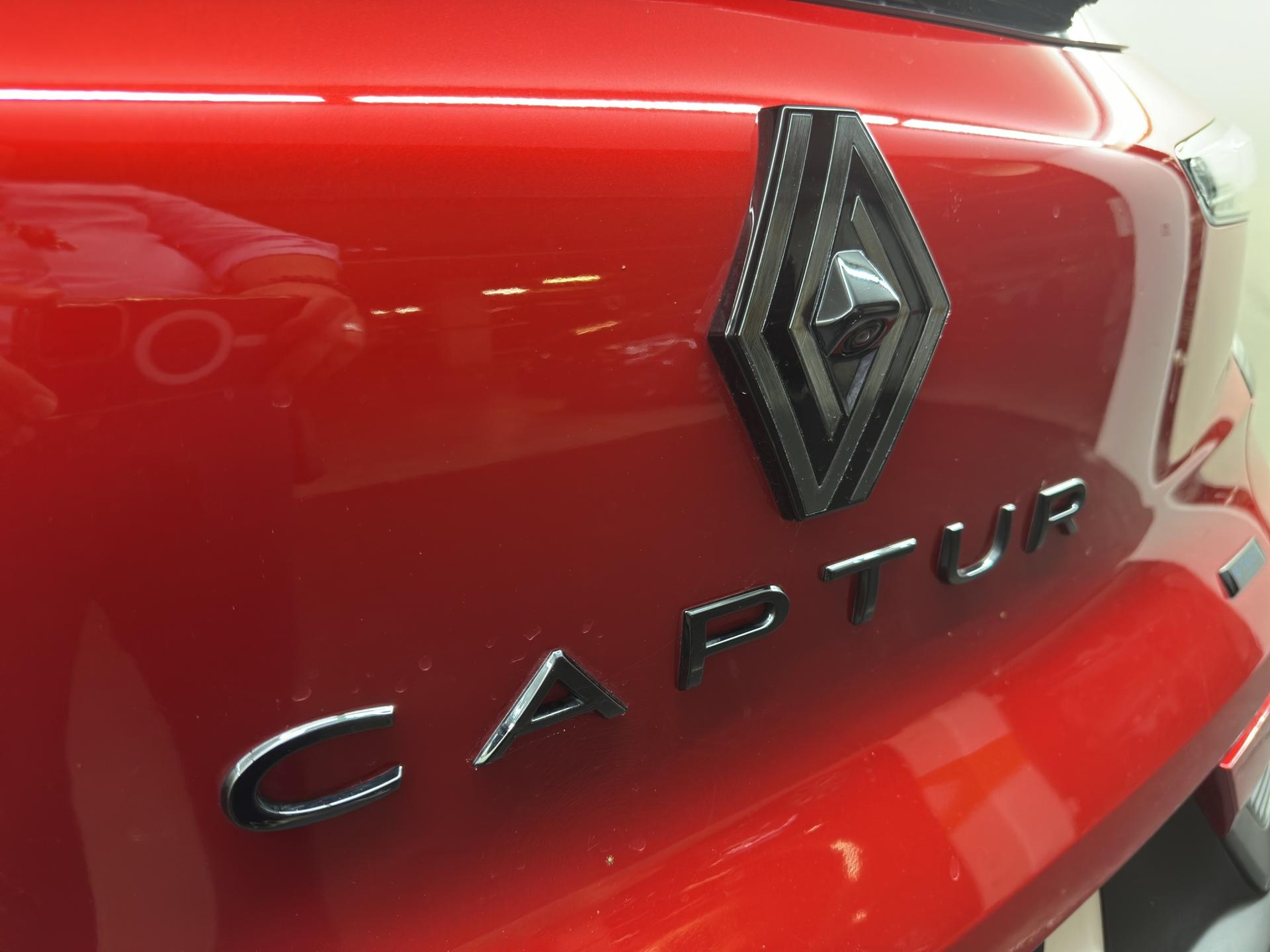 RENAULT Captur 1.6 E-Tech 145 Esprit Alpine DHT-image-18