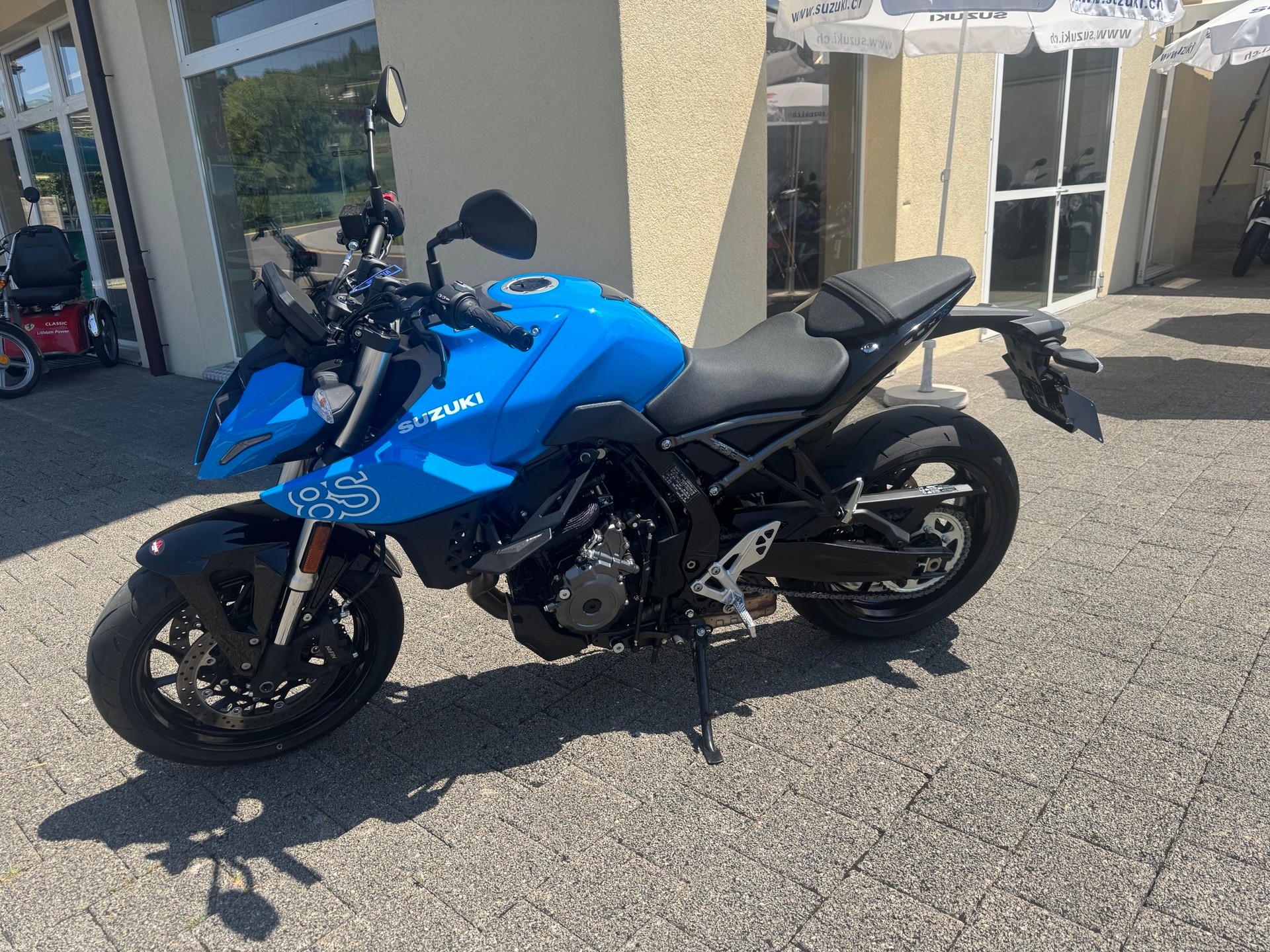 SUZUKI GSX-8S