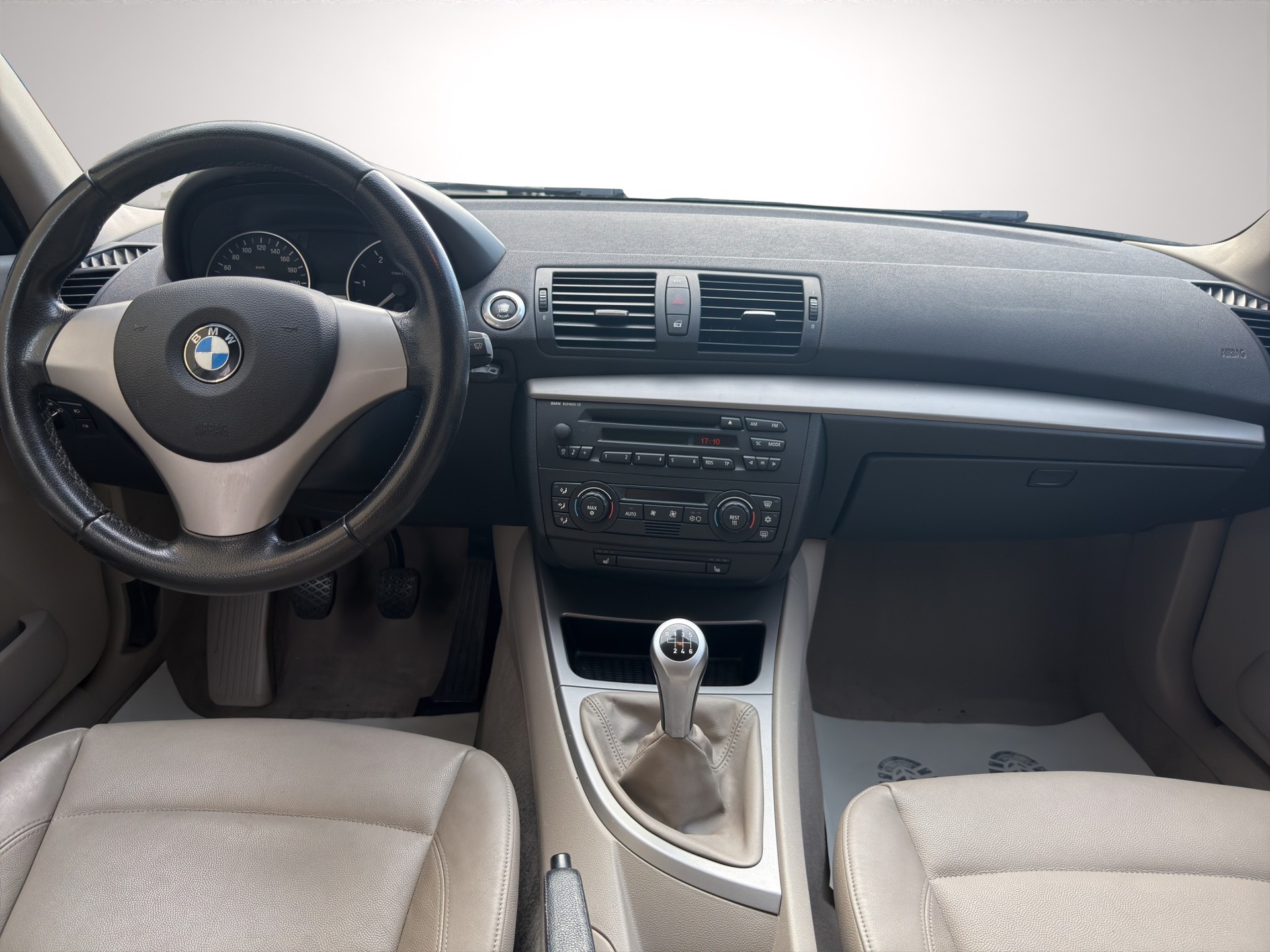 BMW 118d-image-12