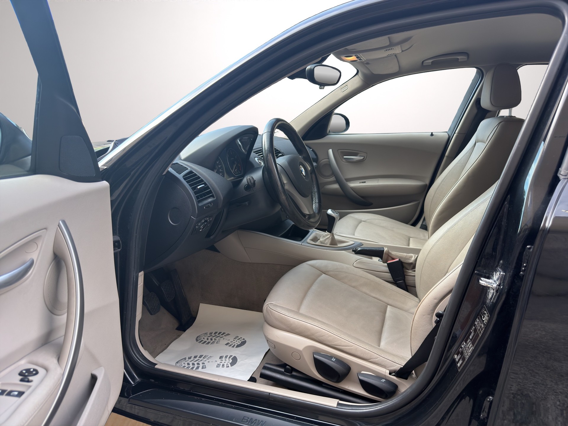 BMW 118d-image-8
