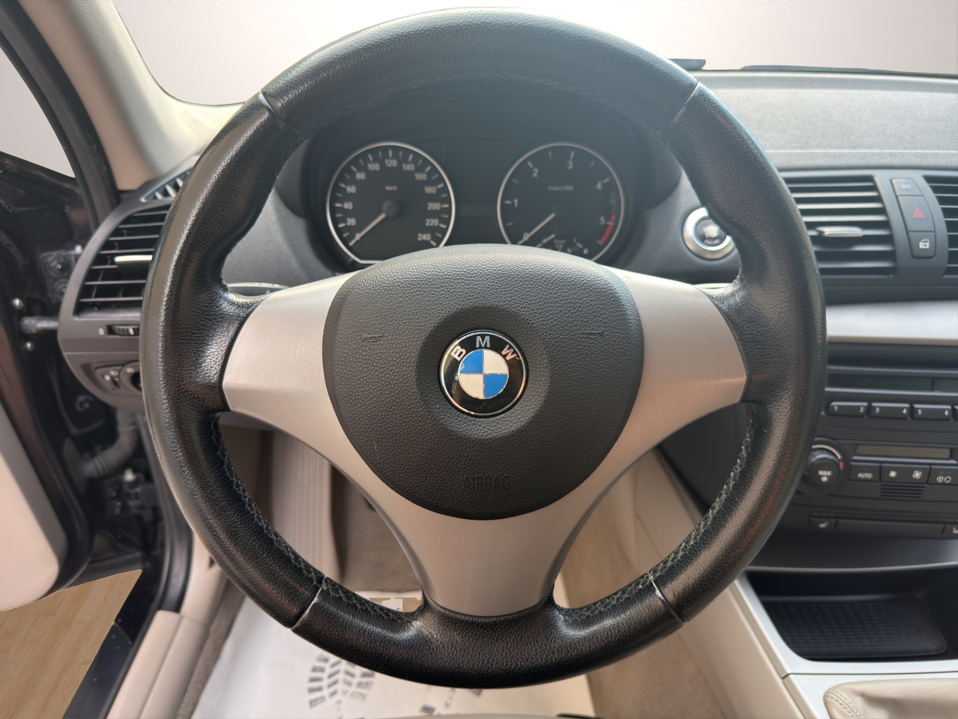 BMW 118d-image-9