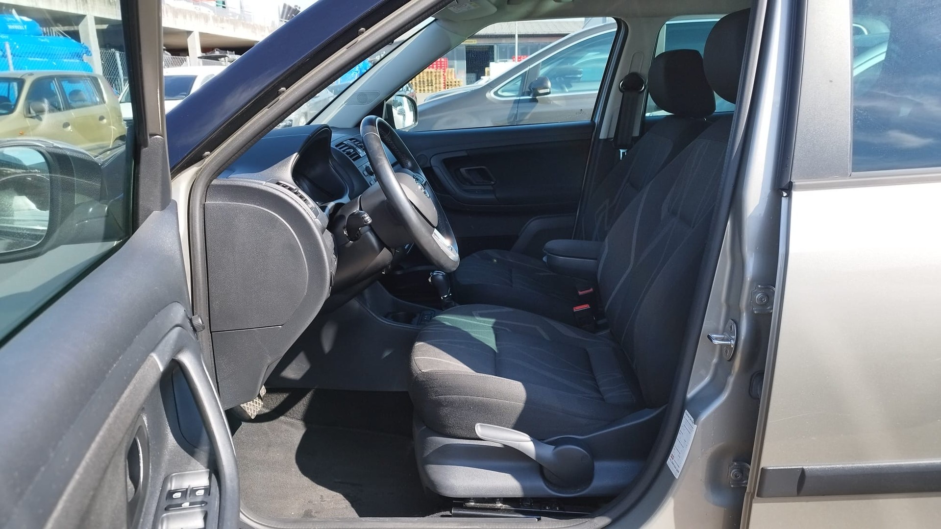 SKODA Fabia 1.2 TSI Fresh DSG-image-9