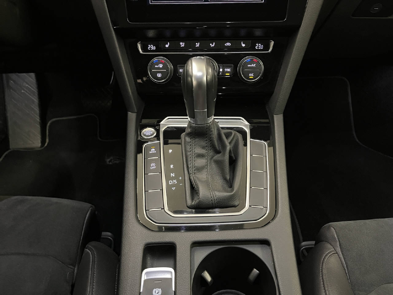 VW Passat Variant 2.0 TSI Highline DSG 4m-image-11