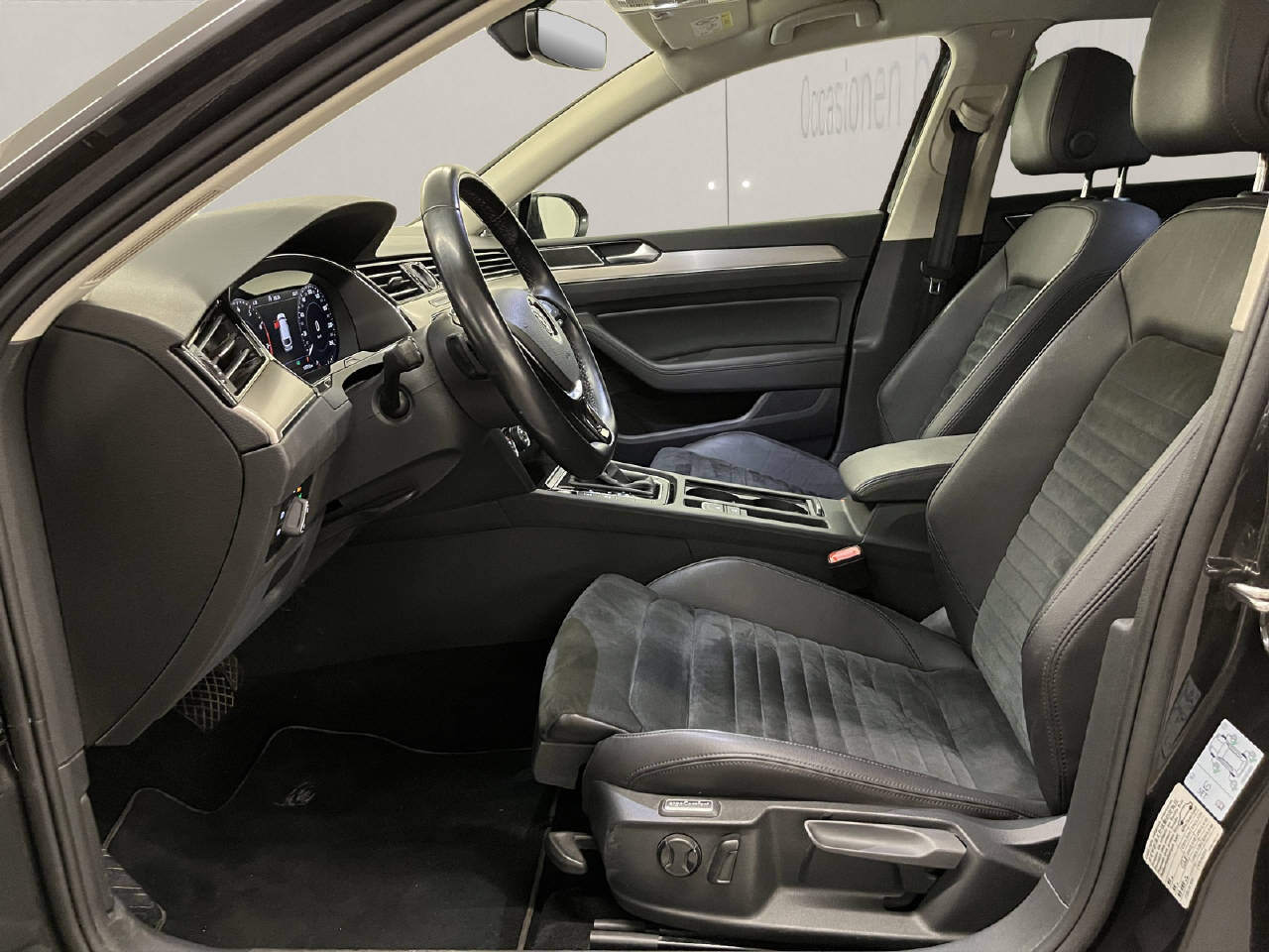 VW Passat Variant 2.0 TSI Highline DSG 4m-image-6