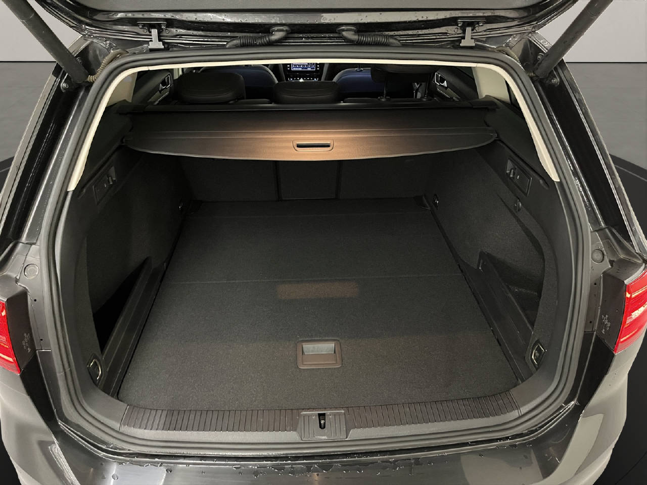 VW Passat Variant 2.0 TSI Highline DSG 4m-image-14