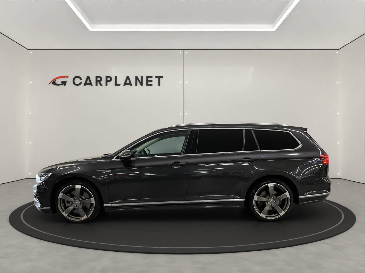 VW Passat Variant 2.0 TSI Highline DSG 4m-image-2
