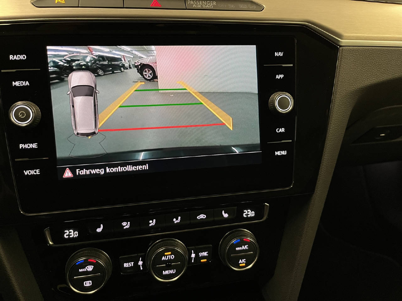 VW Passat Variant 2.0 TSI Highline DSG 4m-image-10