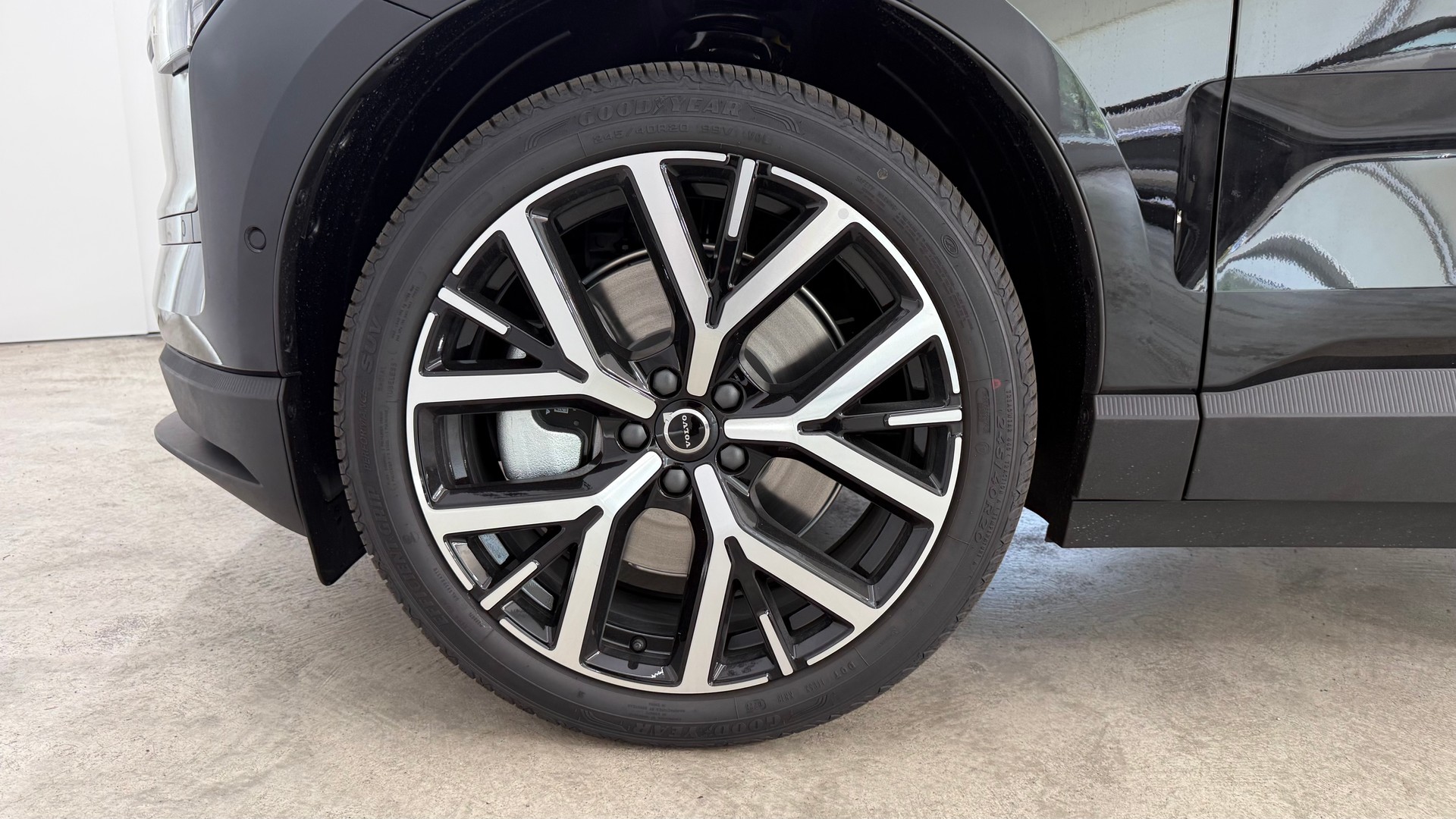 VOLVO EX 30 E60 Twin Ultra Performanc-image-7