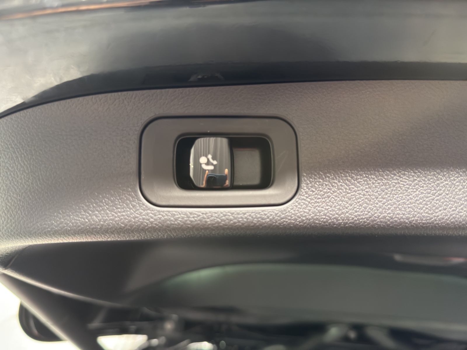 MERCEDES-BENZ GLB 220 4Matic-image-12