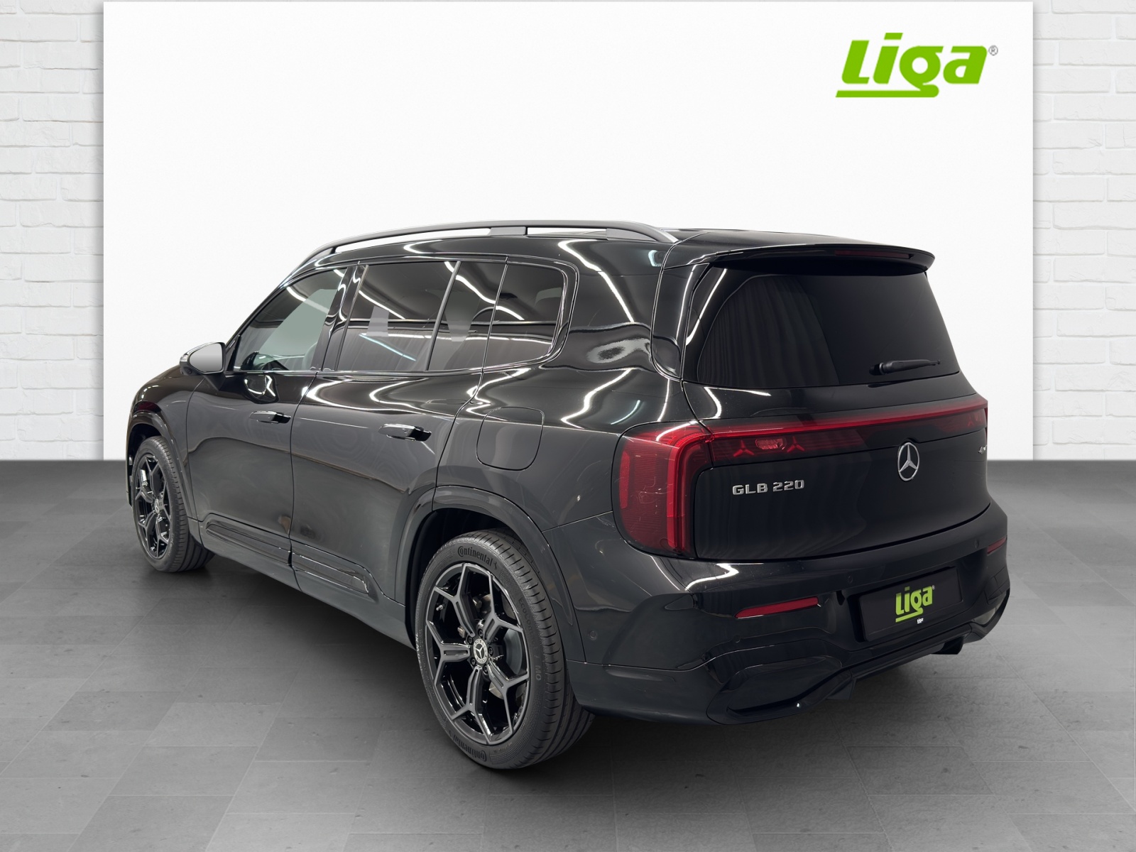 MERCEDES-BENZ GLB 220 4Matic-showroom-element-3