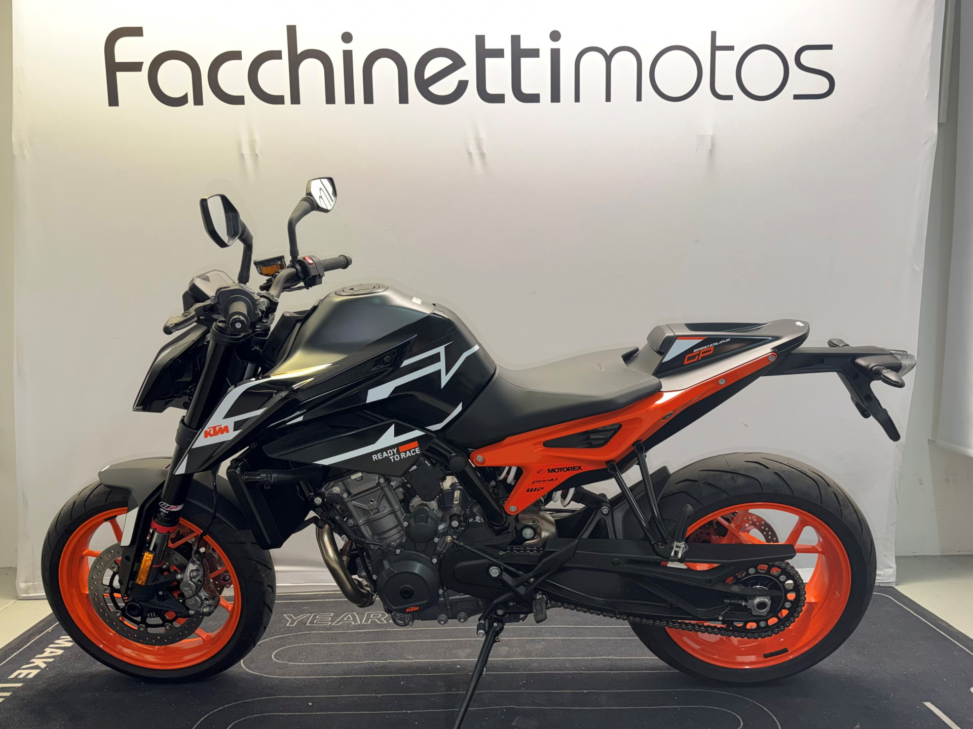 KTM 890 Duke GP KTM 890 DUKE GP NEUVE-showroom-element-1