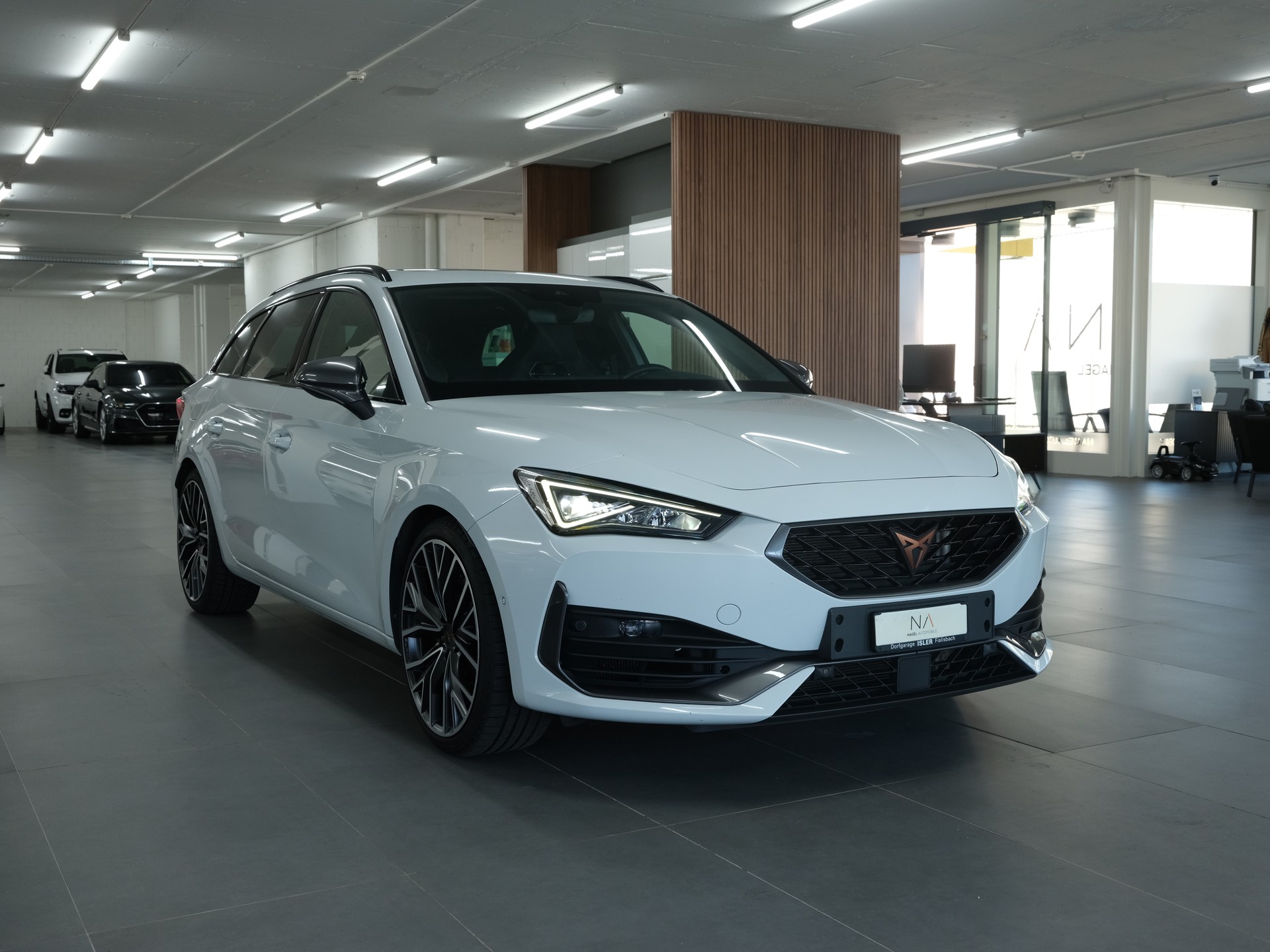 CUPRA LEON ST 2.0 TSI VZ DSG 4Drive *Panorama* *CarPlay* *Rückfahrkamera*-showroom-element-1