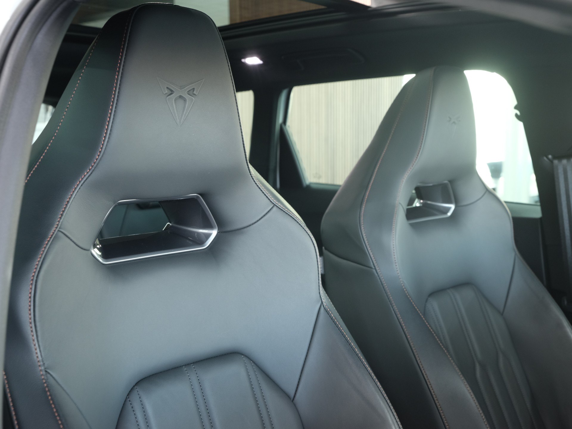 CUPRA LEON ST 2.0 TSI VZ DSG 4Drive *Panorama* *CarPlay* *Rückfahrkamera*-image-15