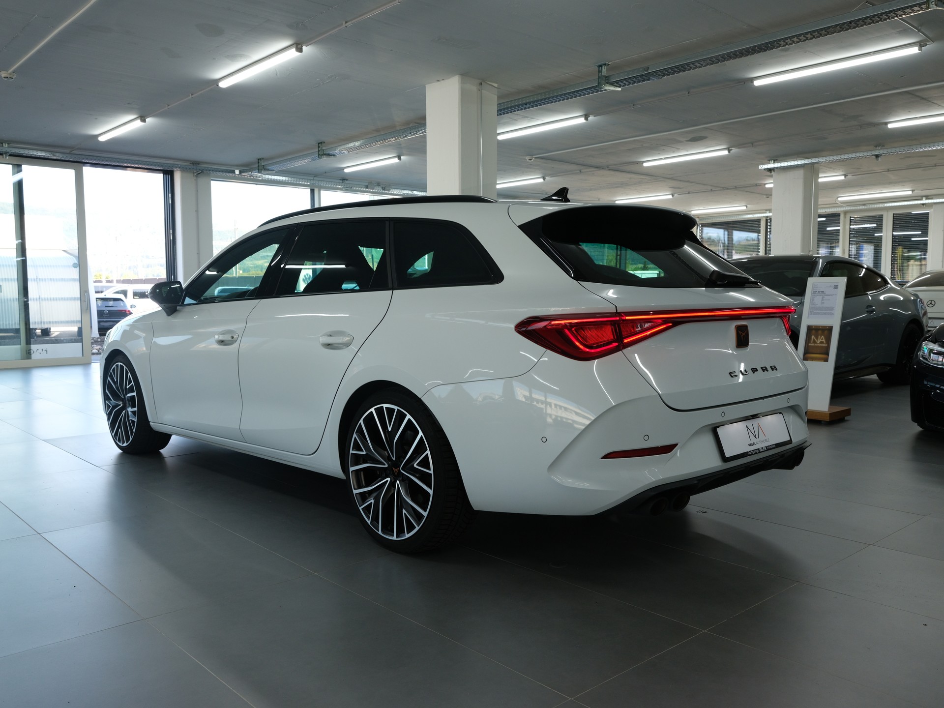 CUPRA LEON ST 2.0 TSI VZ DSG 4Drive *Panorama* *CarPlay* *Rückfahrkamera*-image-4