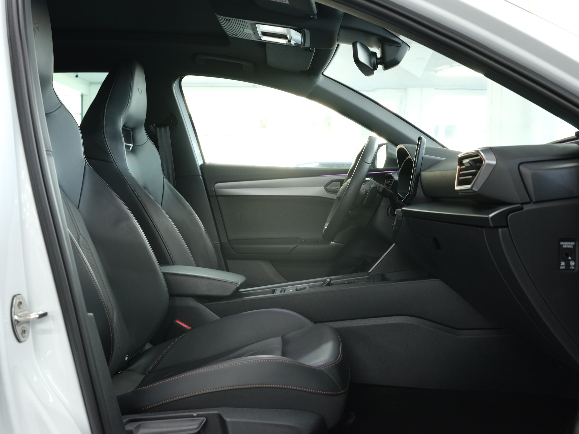 CUPRA LEON ST 2.0 TSI VZ DSG 4Drive *Panorama* *CarPlay* *Rückfahrkamera*-image-12