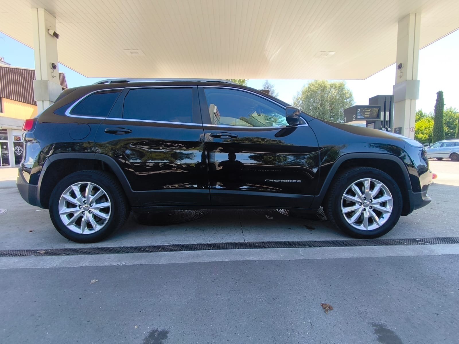 JEEP Cherokee 2.2TD Limited AWD 9ATX-showroom-element-3