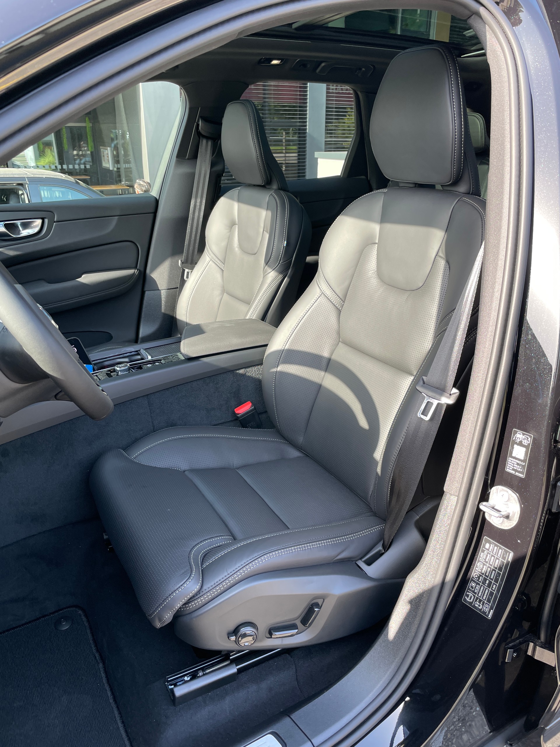 VOLVO XC60 T6 eAWD PluginHybrid Ultra Dark Geartronic-image-12