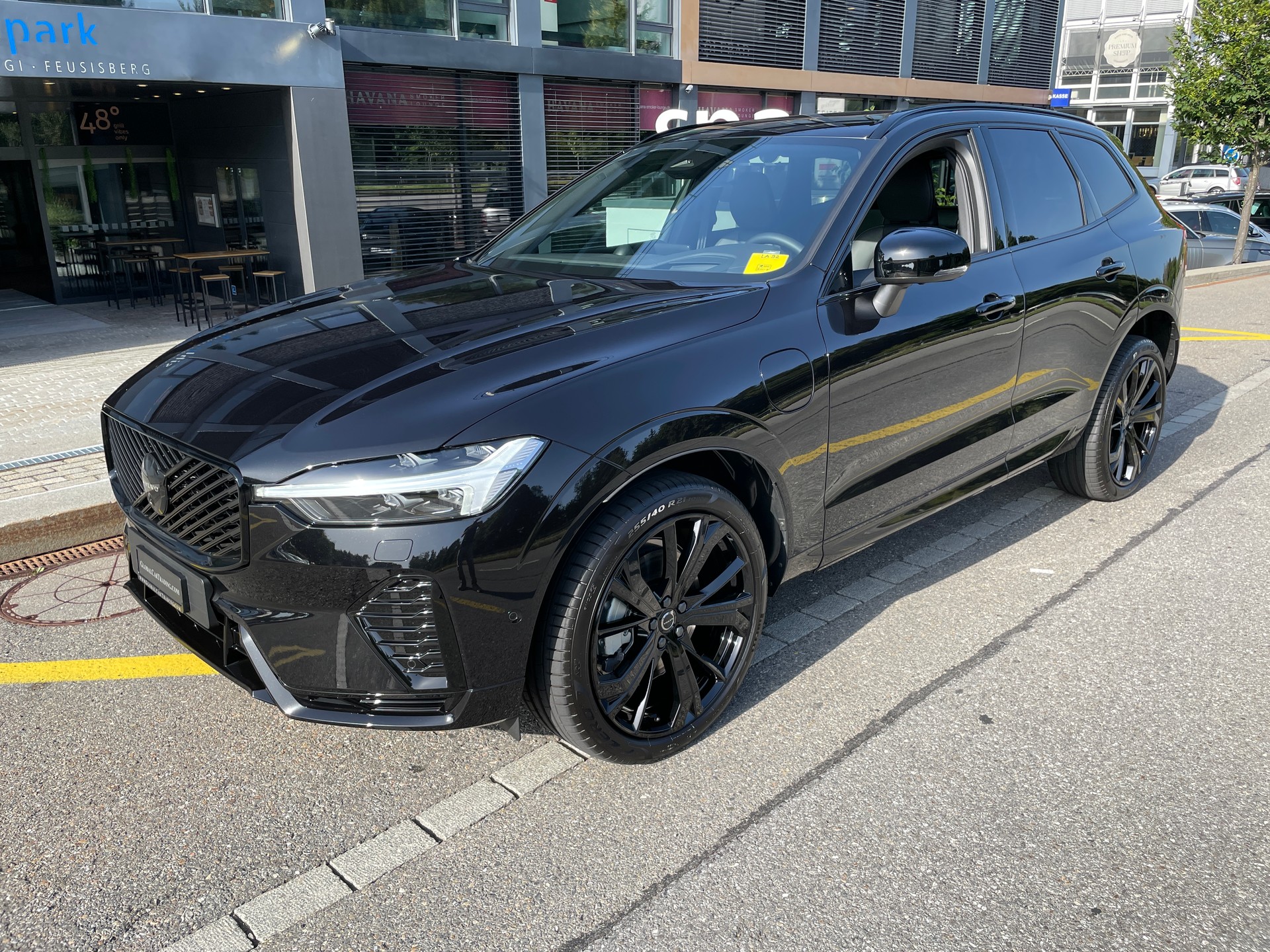 VOLVO XC60 T6 eAWD PluginHybrid Ultra Dark Geartronic-image-0