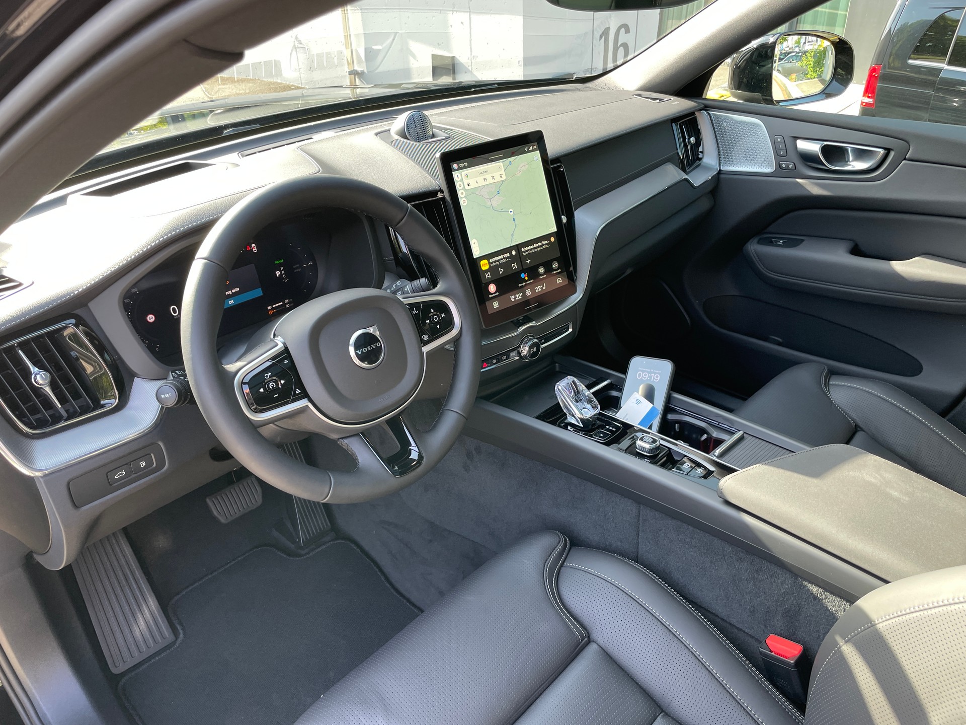 VOLVO XC60 T6 eAWD PluginHybrid Ultra Dark Geartronic-image-9