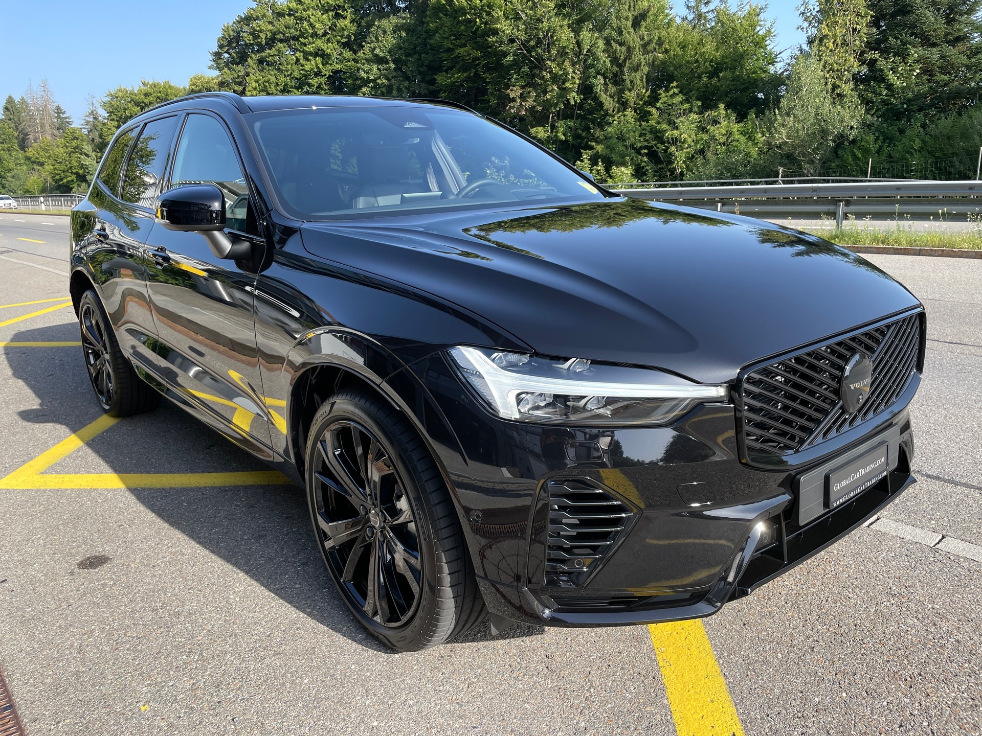 VOLVO XC60 T6 eAWD PluginHybrid Ultra Dark Geartronic-image-2