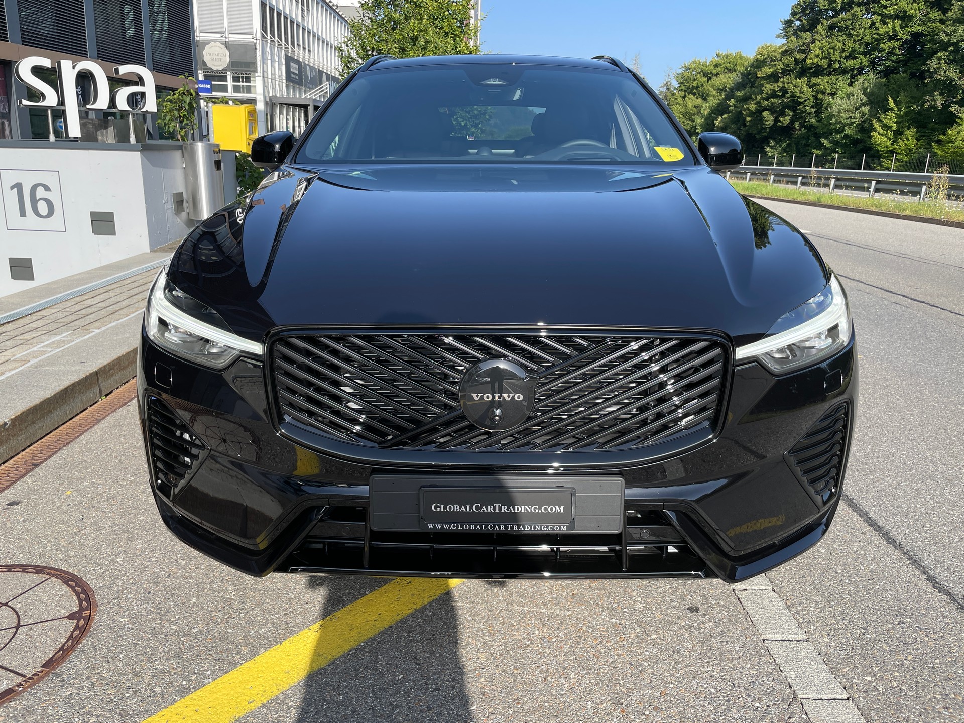 VOLVO XC60 T6 eAWD PluginHybrid Ultra Dark Geartronic-image-1