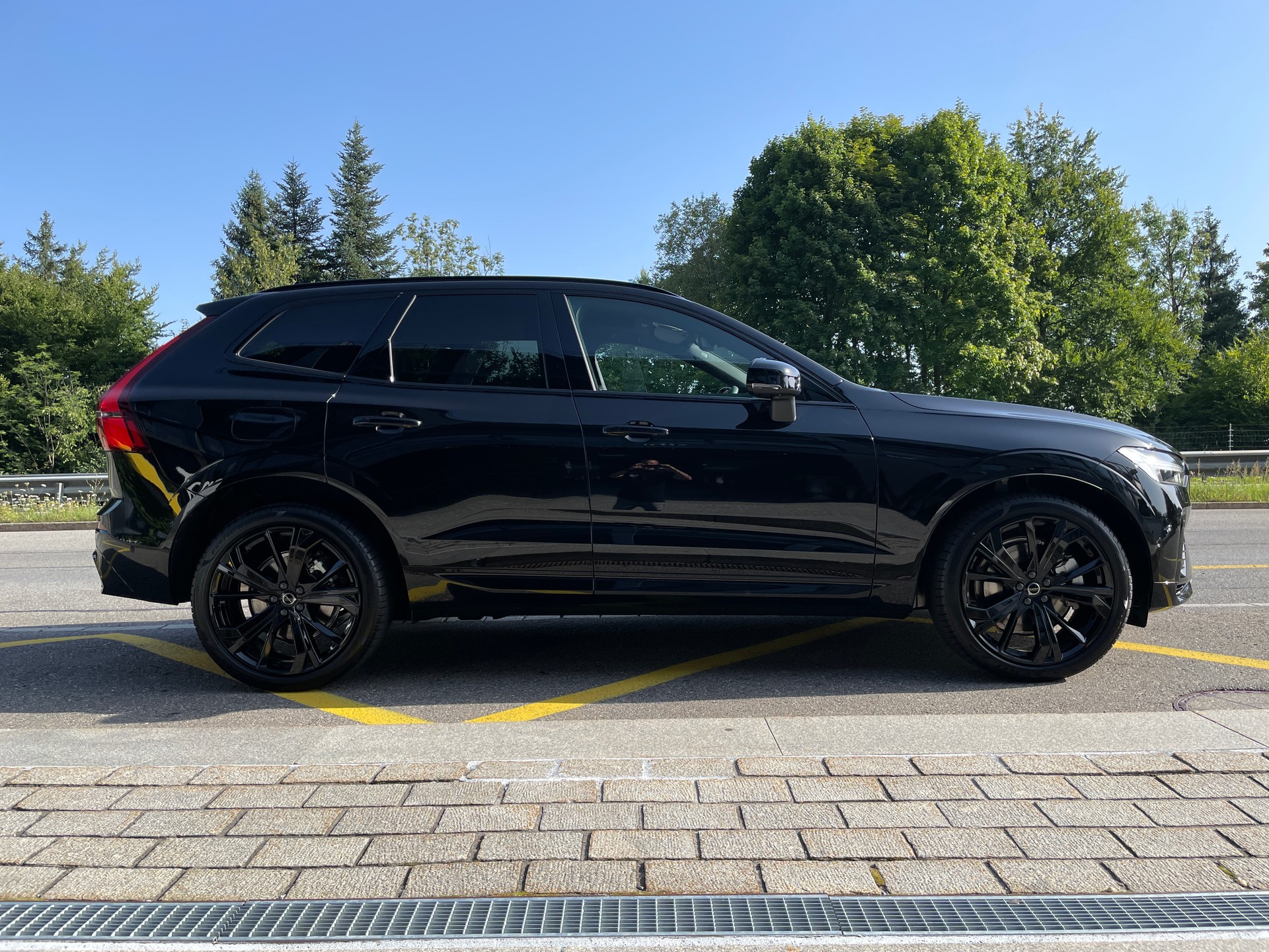 VOLVO XC60 T6 eAWD PluginHybrid Ultra Dark Geartronic-image-3