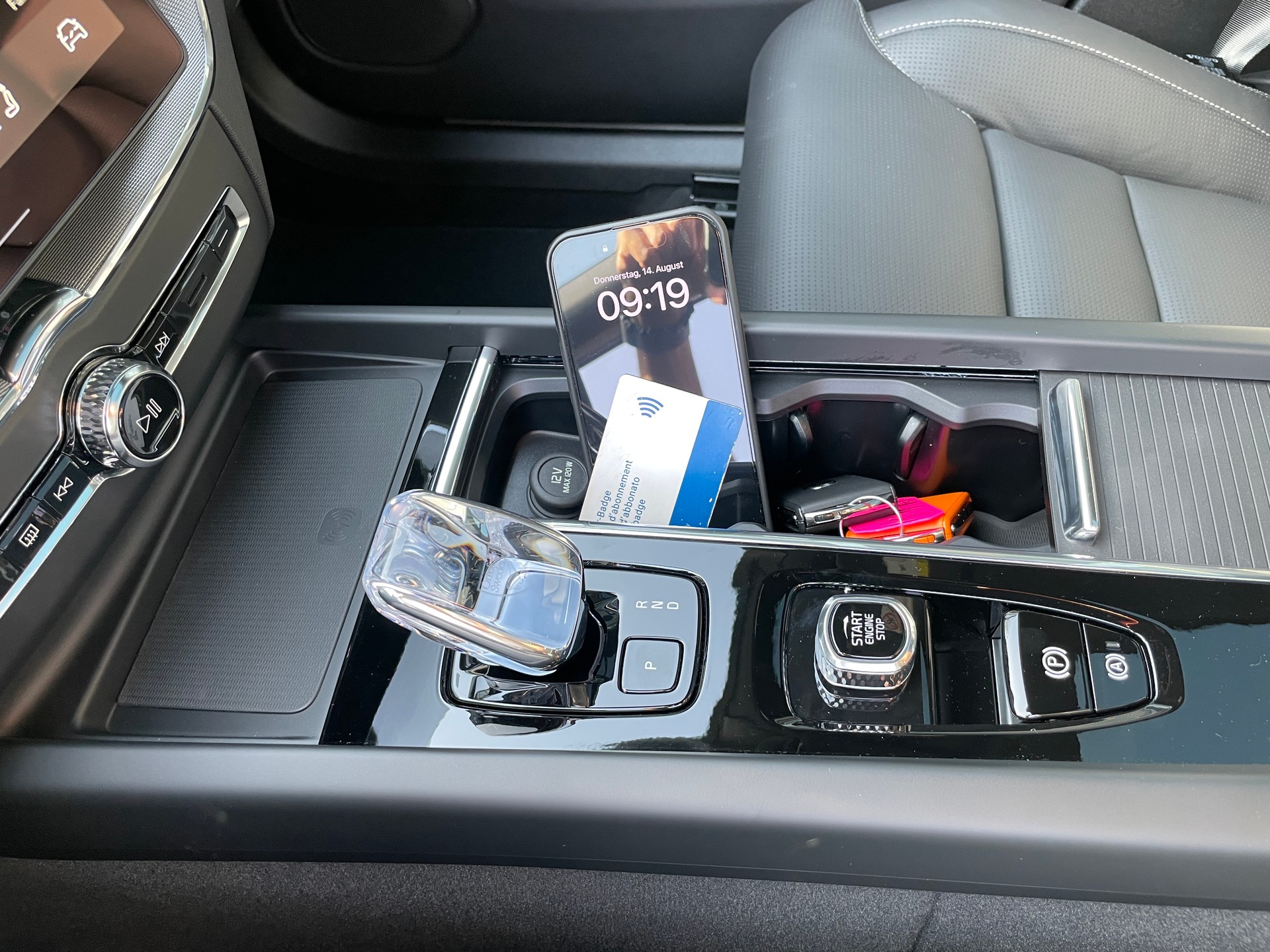 VOLVO XC60 T6 eAWD PluginHybrid Ultra Dark Geartronic-image-23