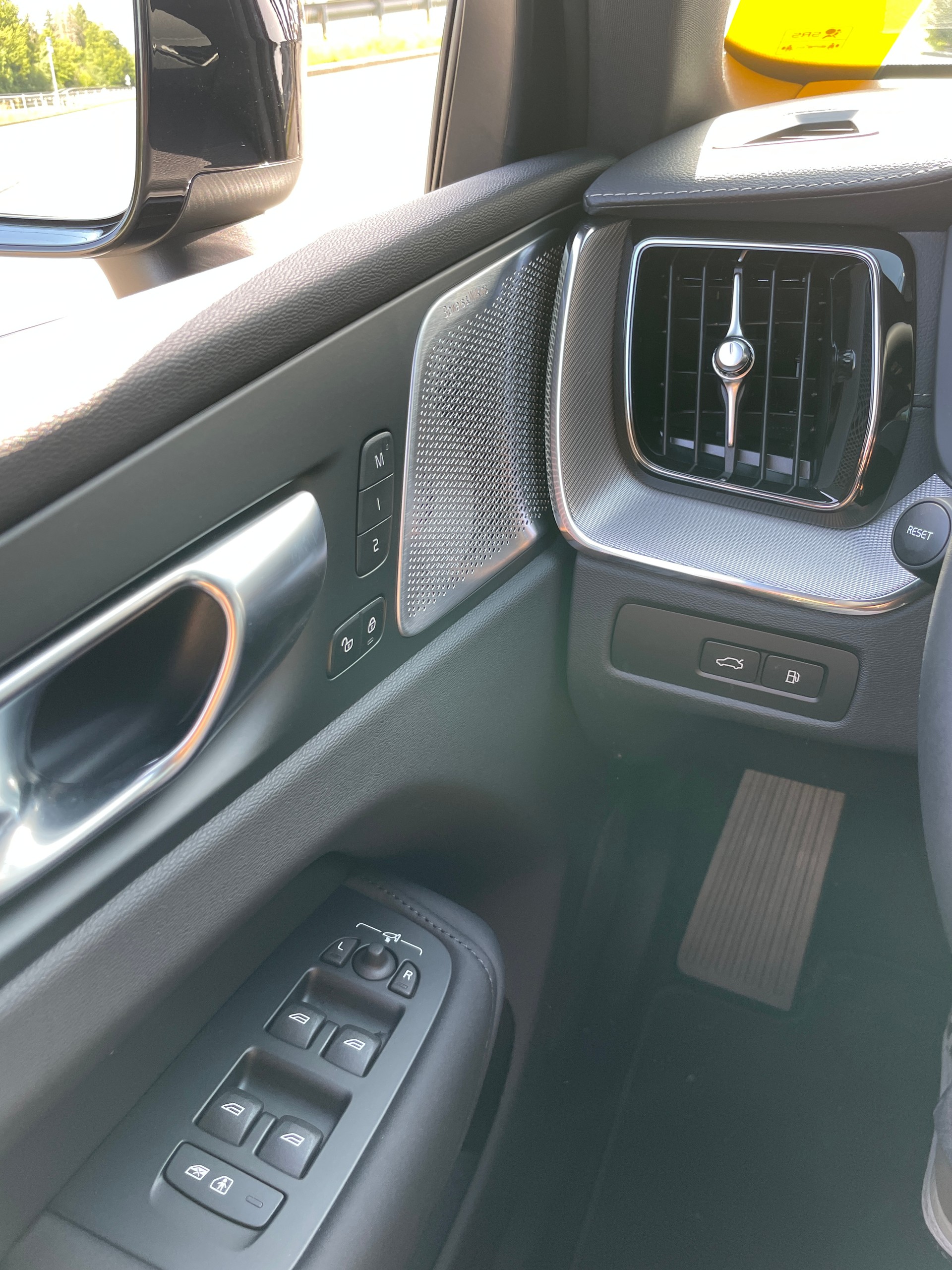 VOLVO XC60 T6 eAWD PluginHybrid Ultra Dark Geartronic-image-24